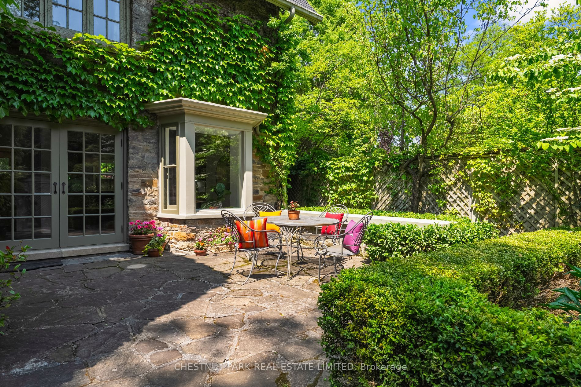 49 Roxborough Street Property Photo 27