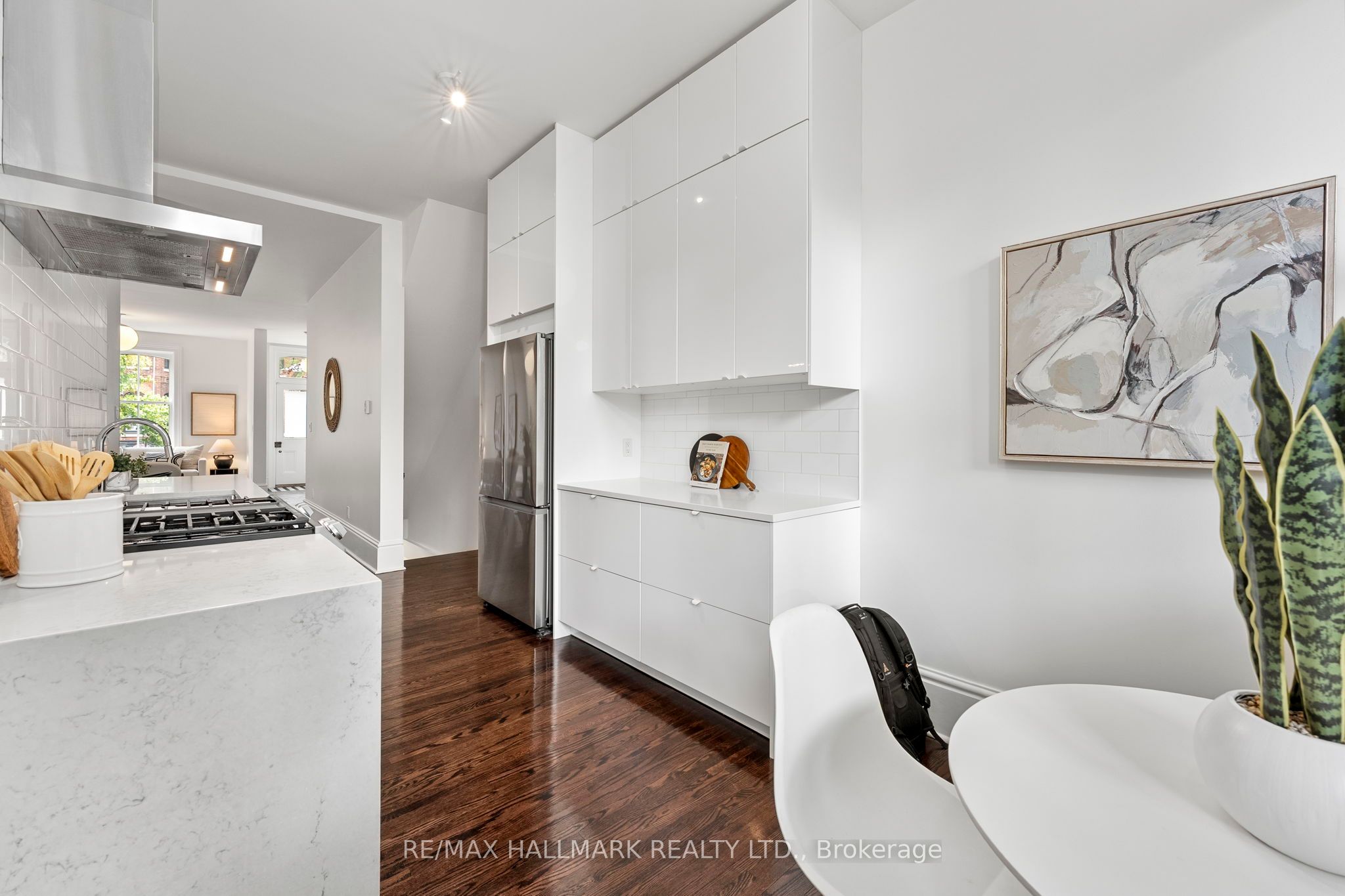 342 Wellesley Street Property Photo 13