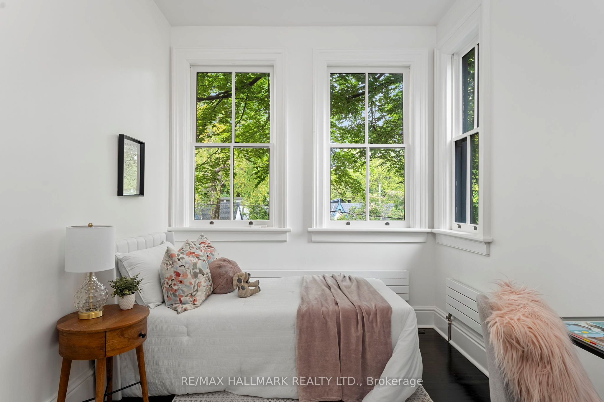 342 Wellesley Street Property Photo 16