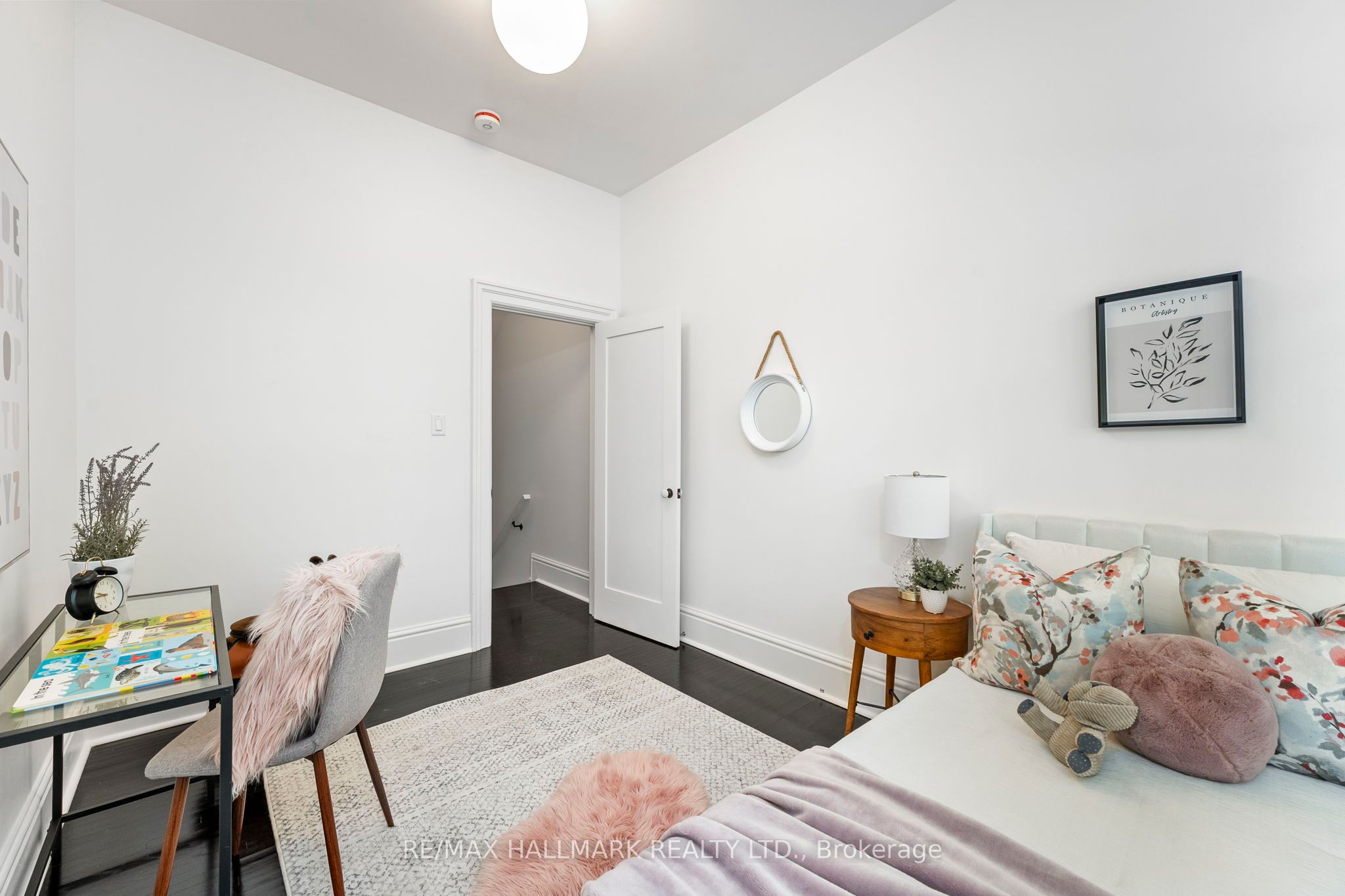 342 Wellesley Street Property Photo 17