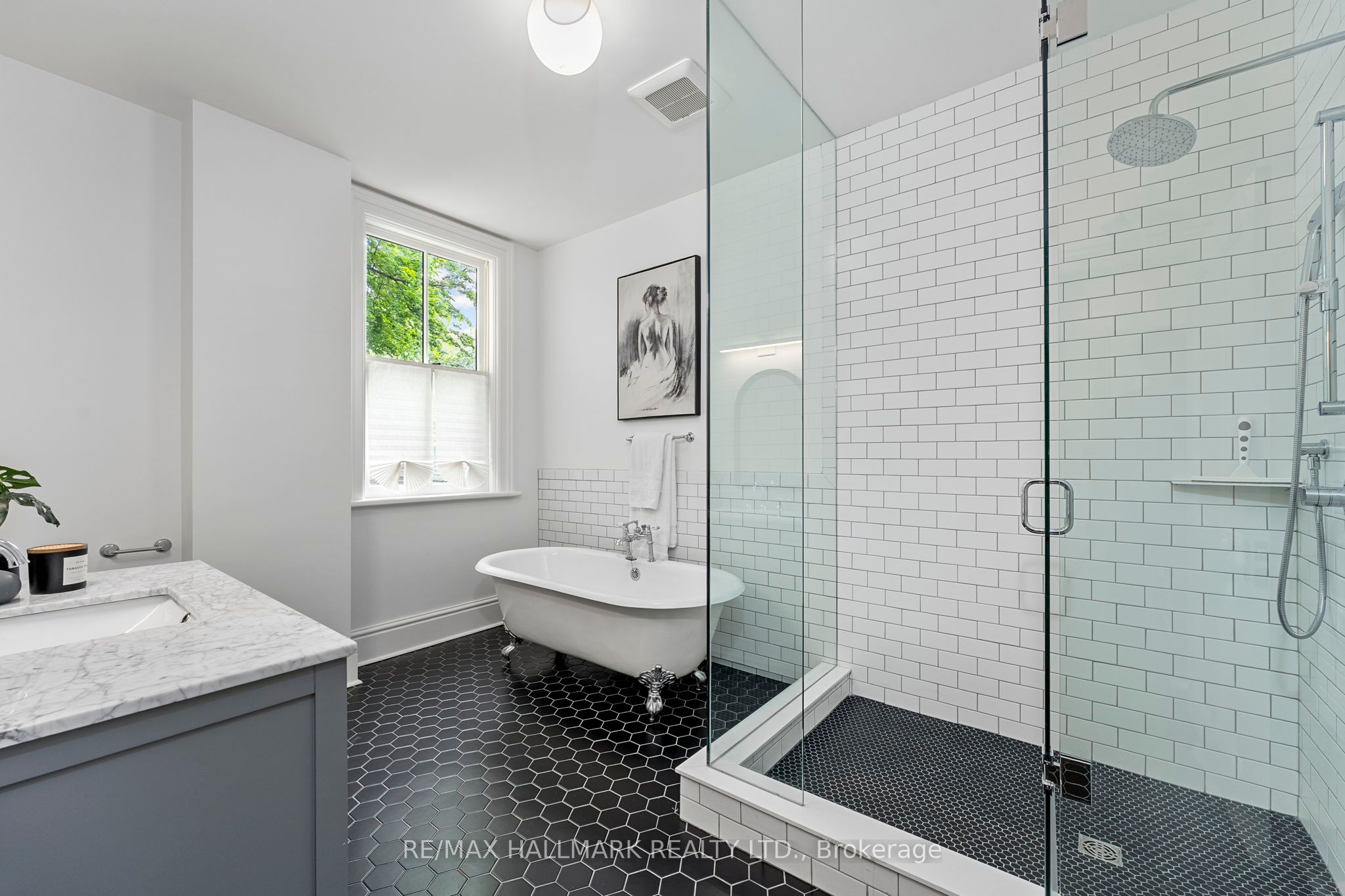 342 Wellesley Street Property Photo 18