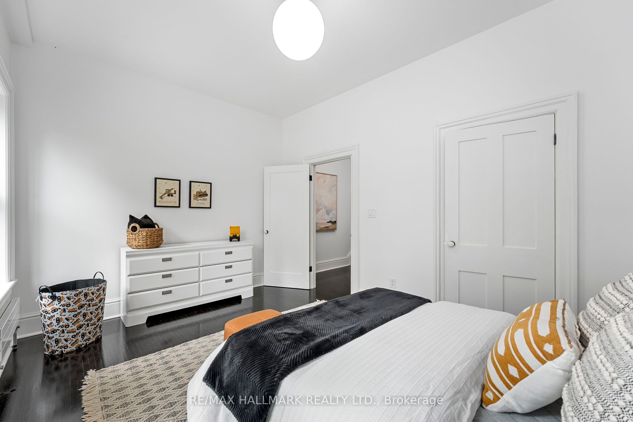 342 Wellesley Street Property Photo 24