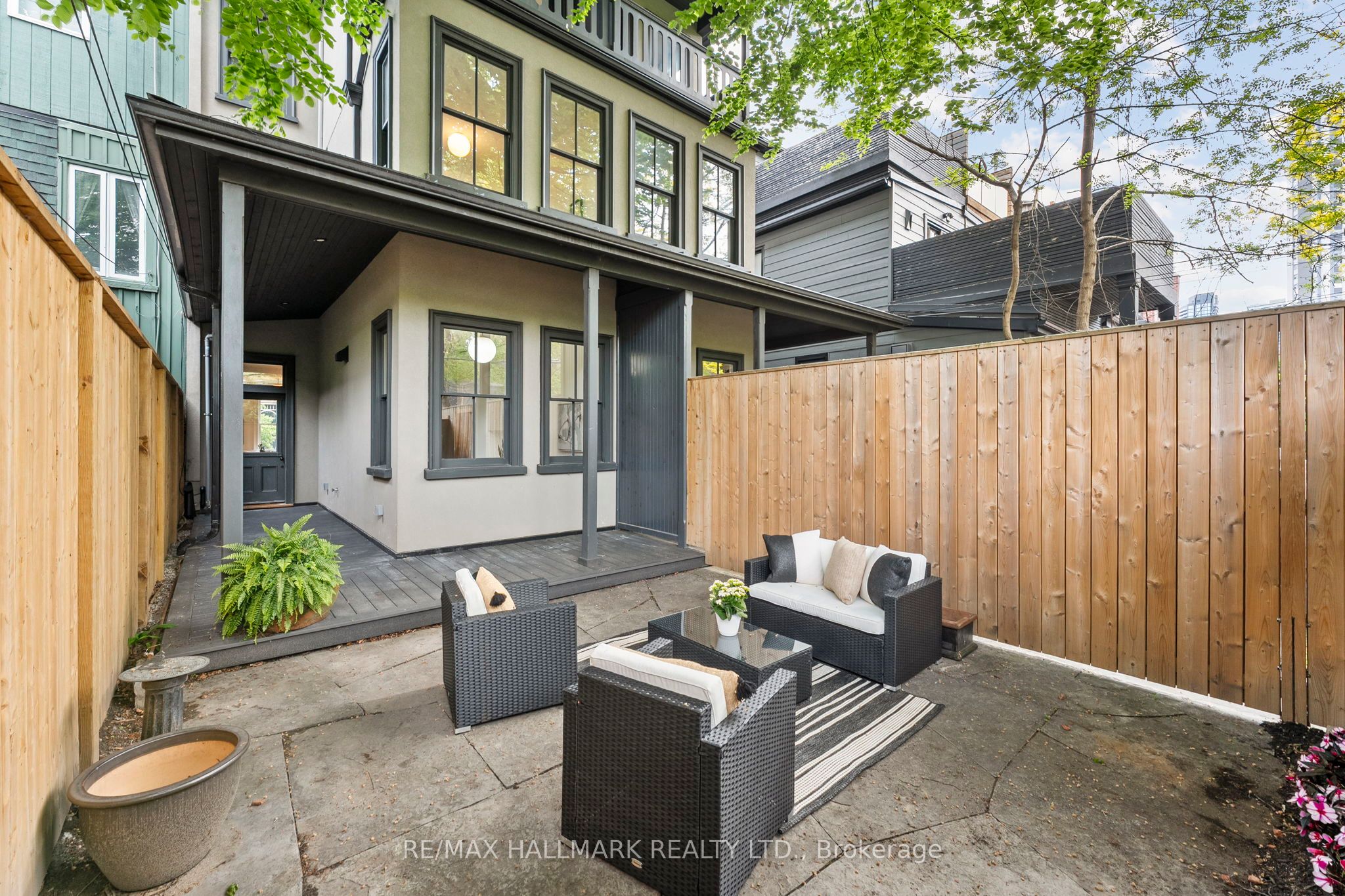 342 Wellesley Street Property Photo 34