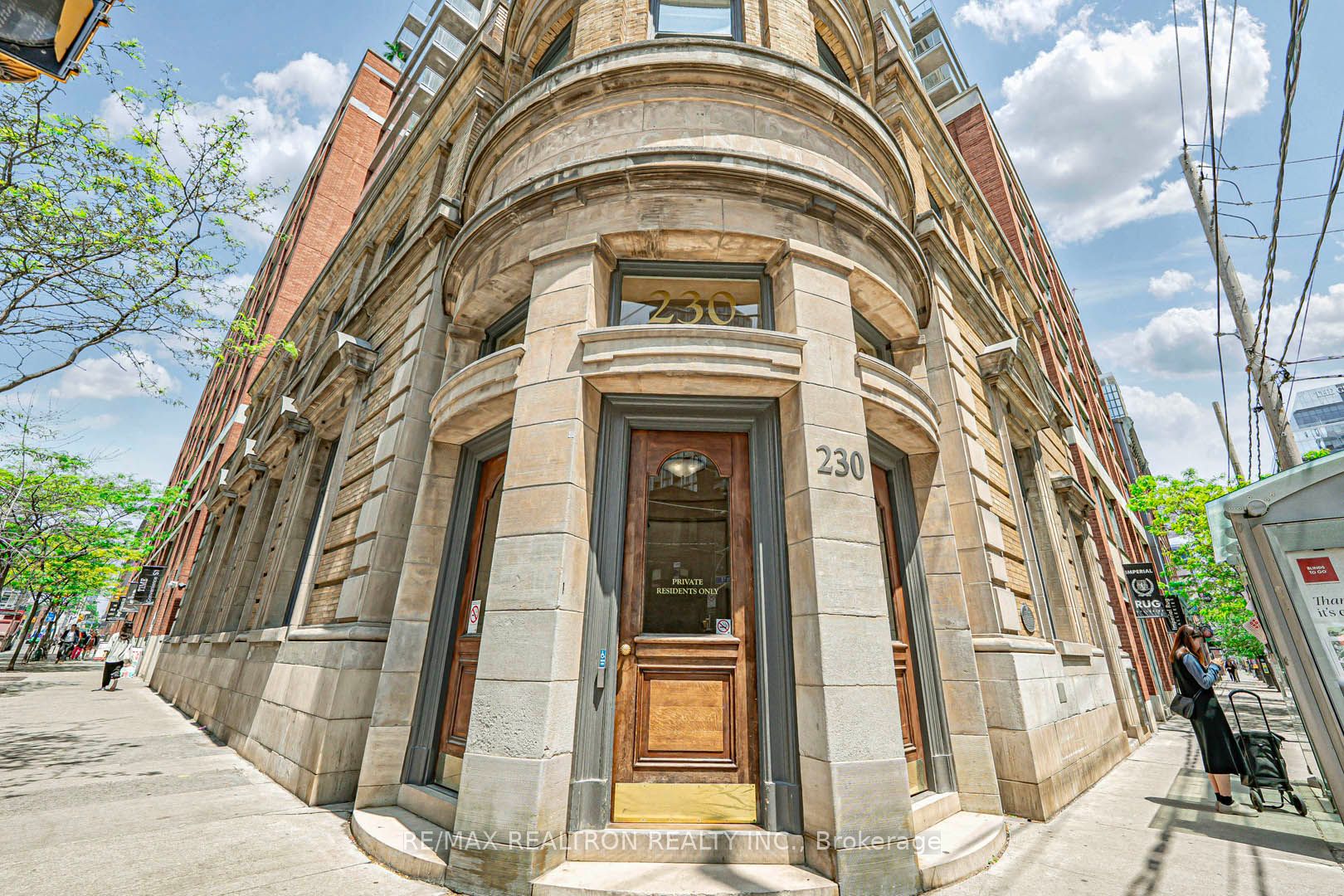 #318 - 230 King Street Property Photo 2