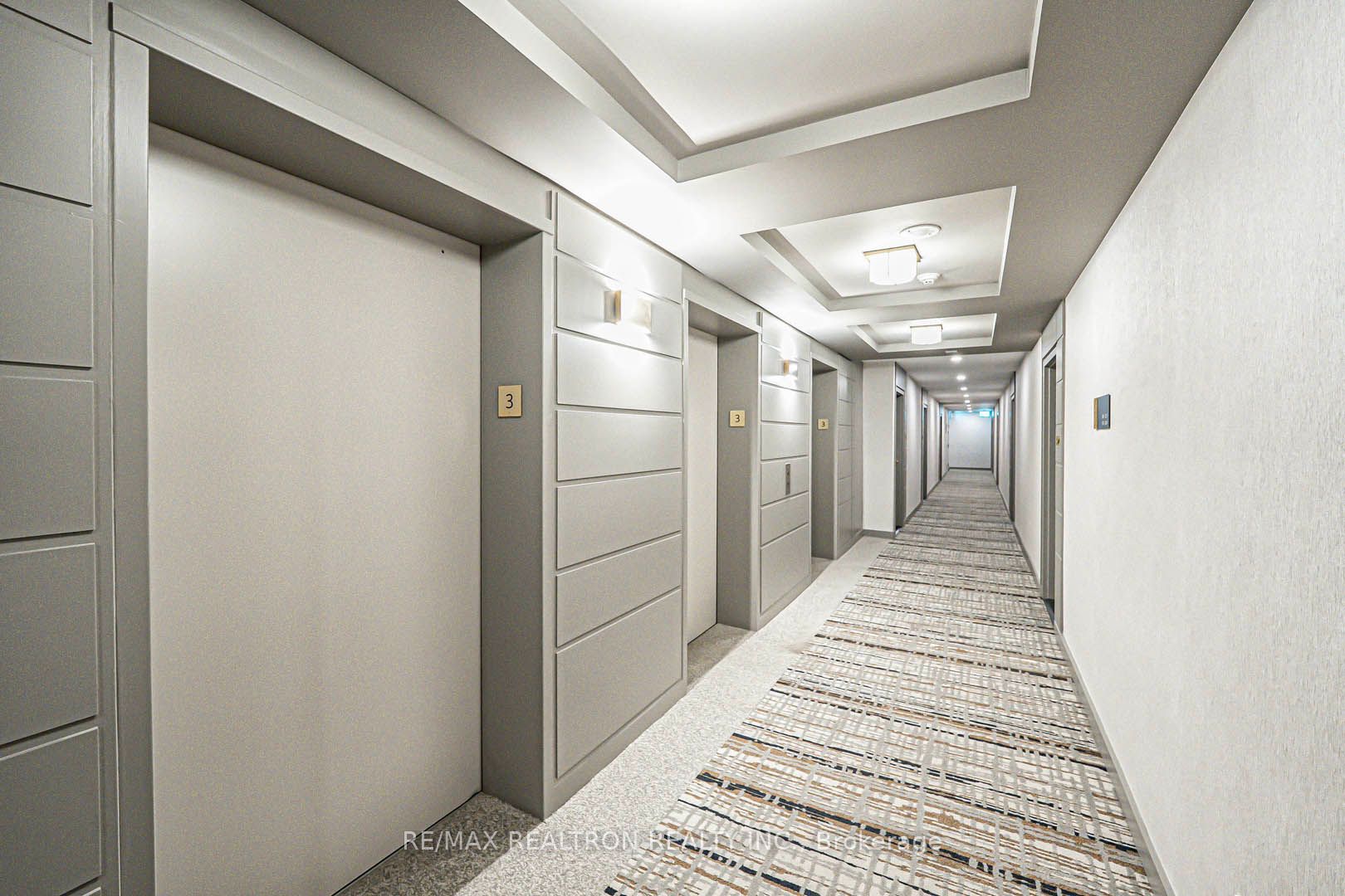 #318 - 230 King Street Property Photo 5