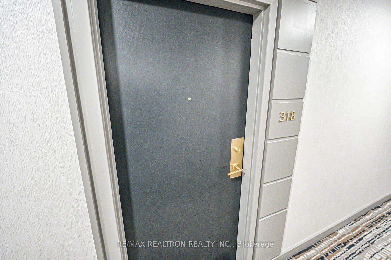 #318 - 230 King Street Property Photo 6