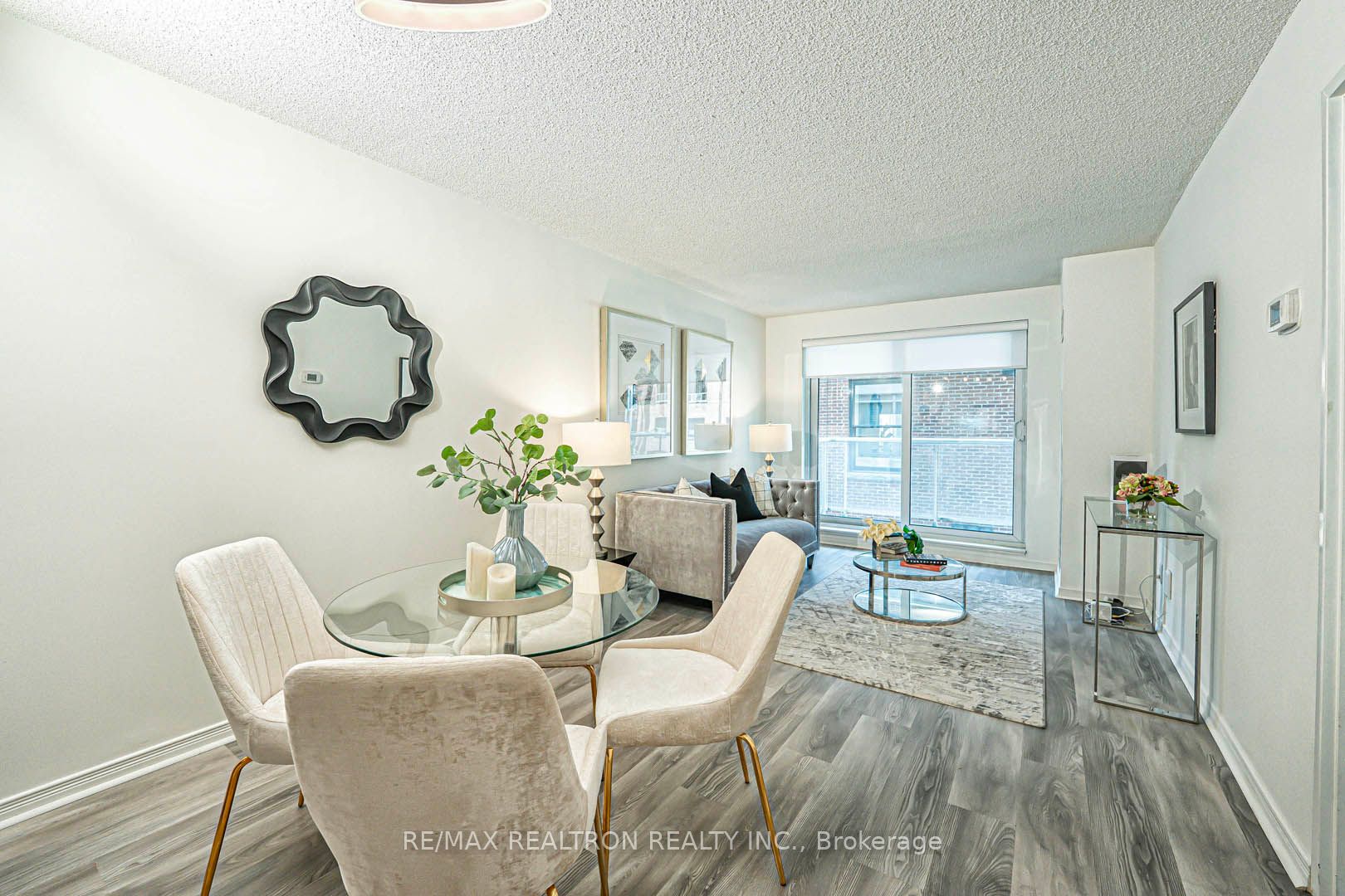#318 - 230 King Street Property Photo 9