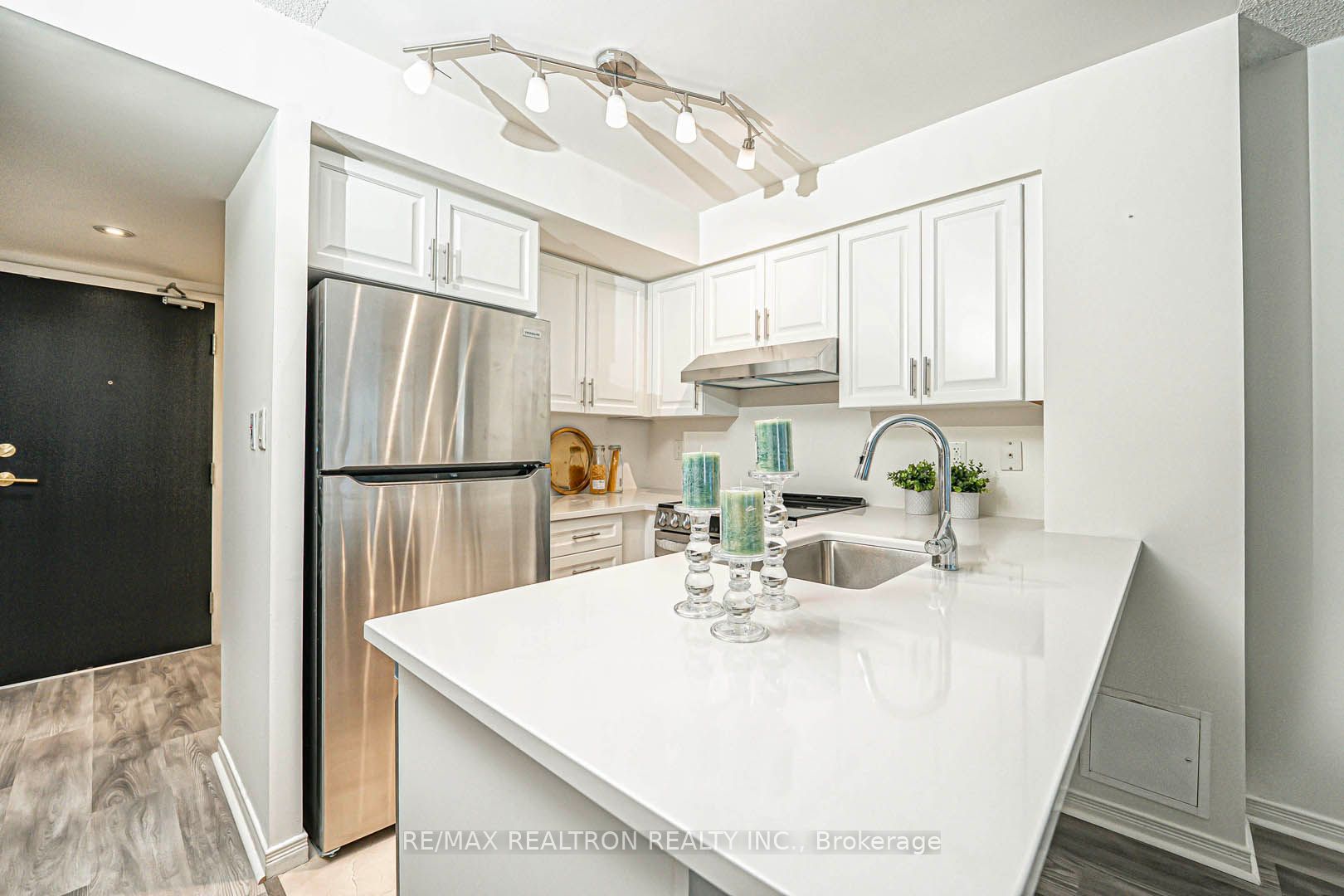 #318 - 230 King Street Property Photo 19