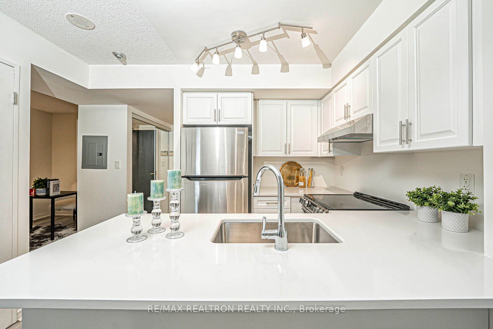 #318 - 230 King Street Property Photo 20