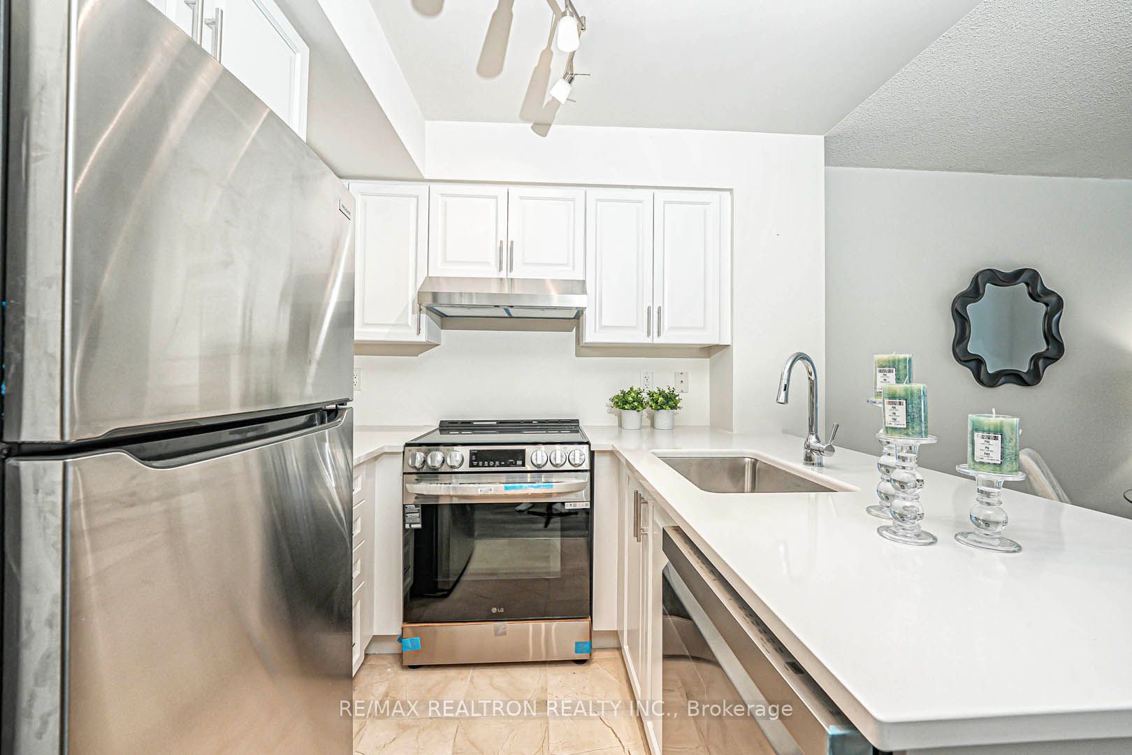 #318 - 230 King Street Property Photo 21