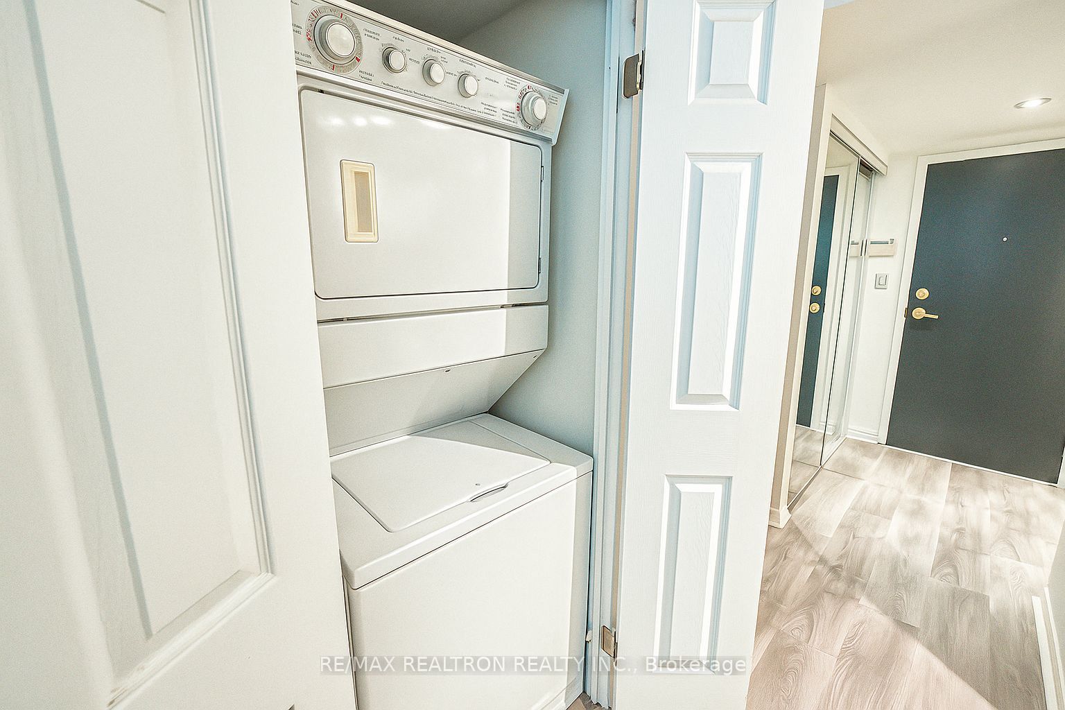 #318 - 230 King Street Property Photo 28
