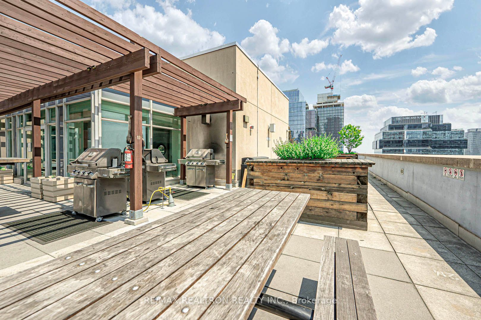 #318 - 230 King Street Property Photo 36
