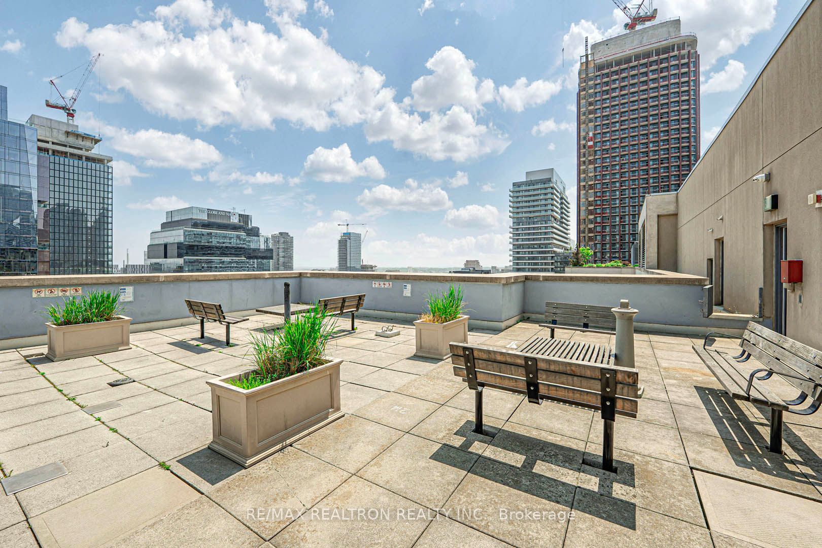 #318 - 230 King Street Property Photo 37