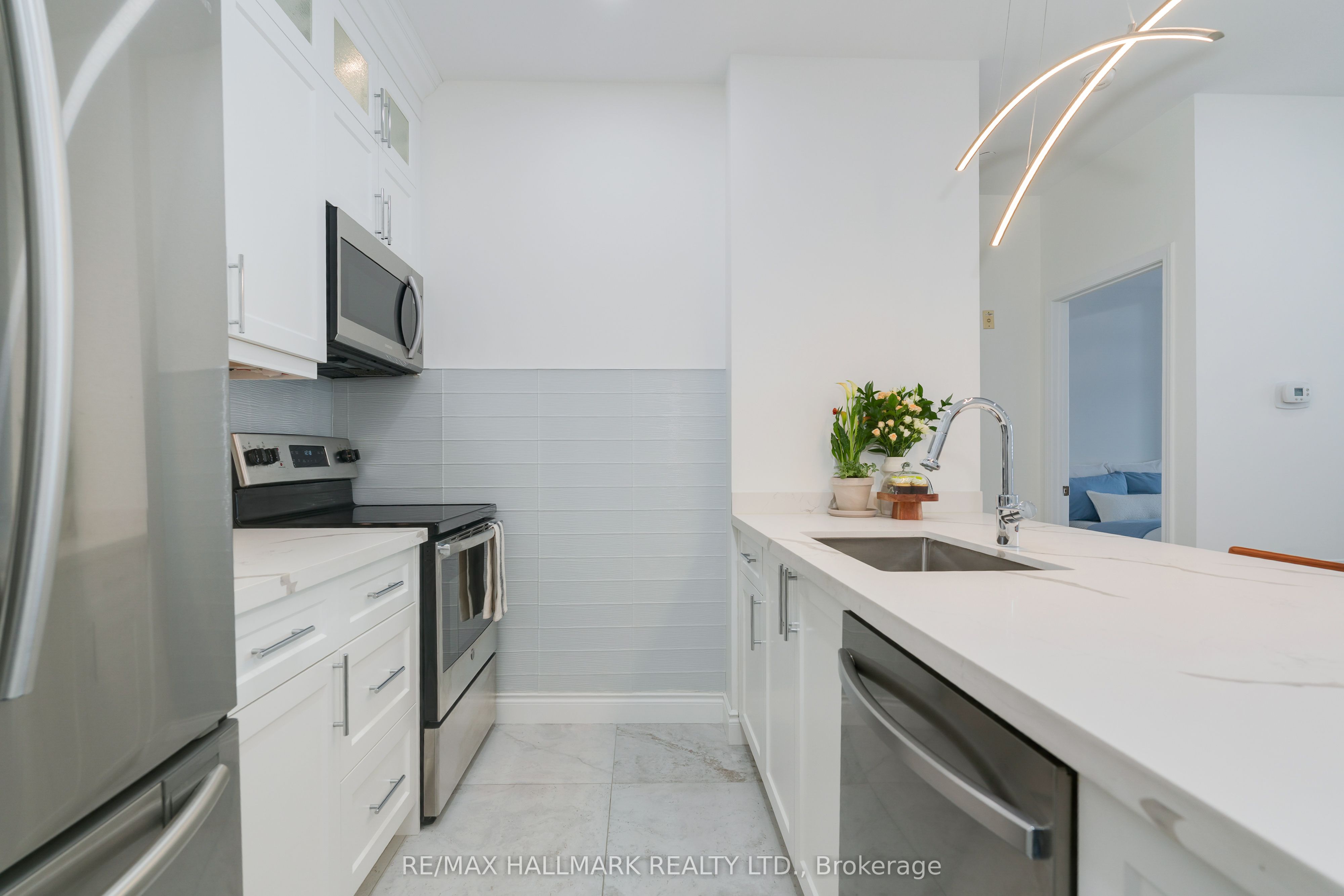 #706 - 980 Yonge Street Property Photo 5