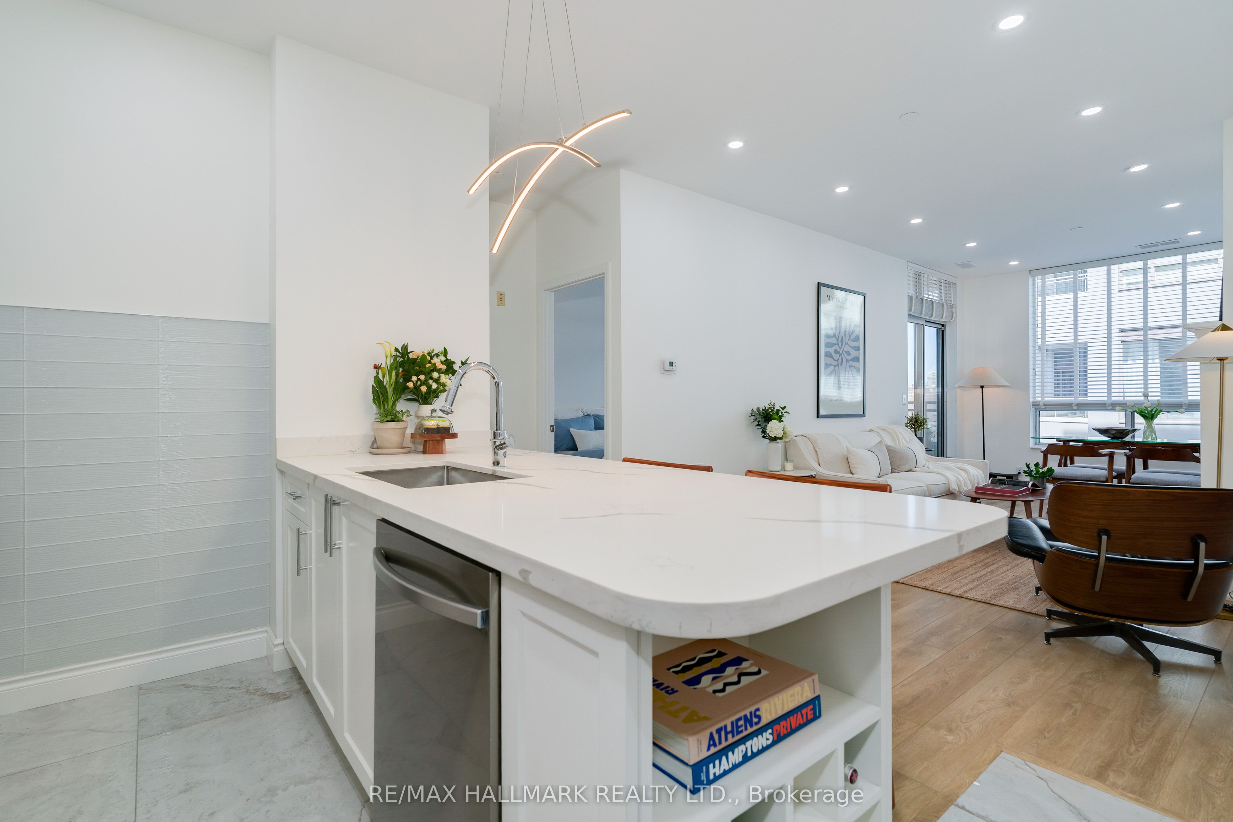#706 - 980 Yonge Street Property Photo 6
