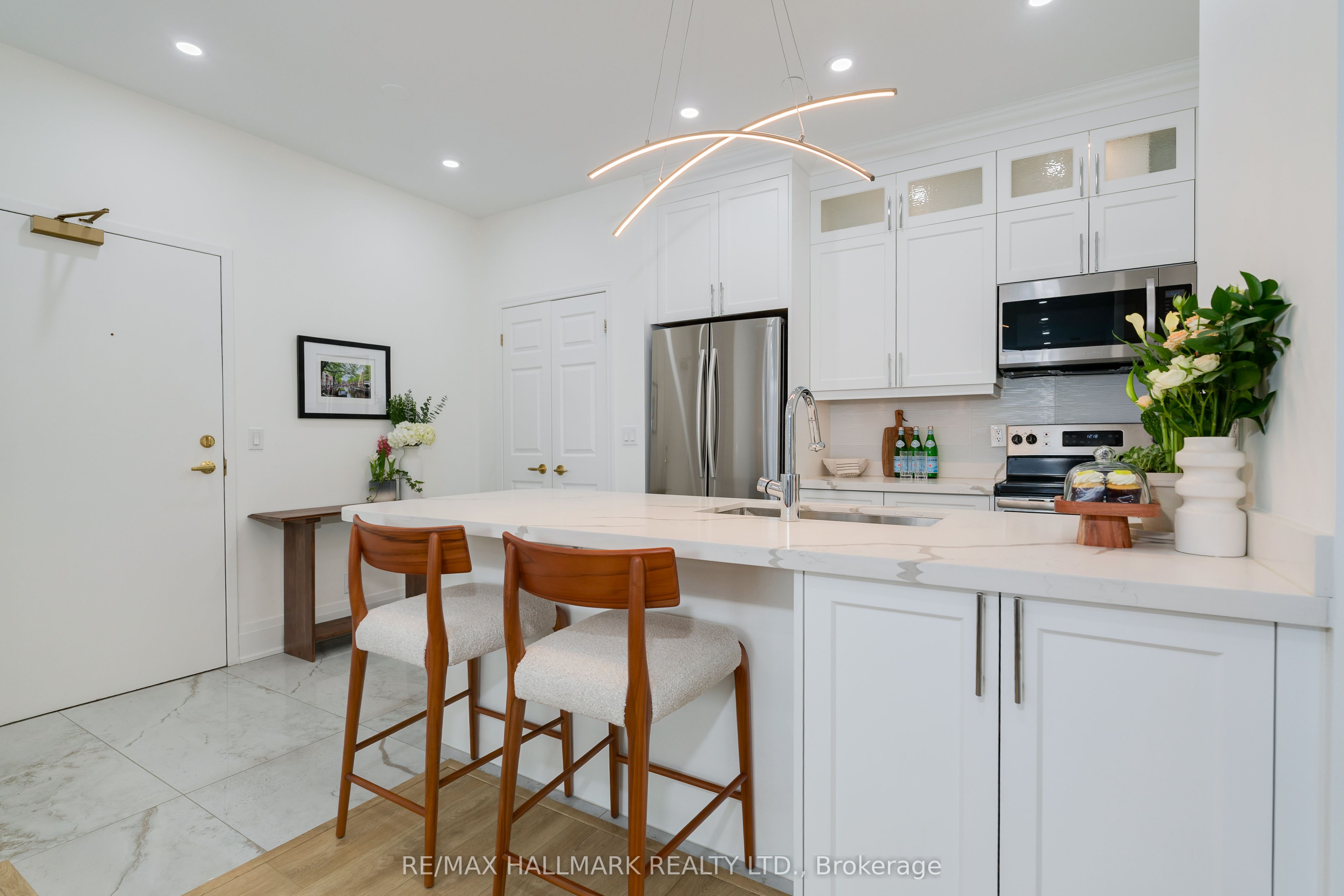 #706 - 980 Yonge Street Property Photo 7