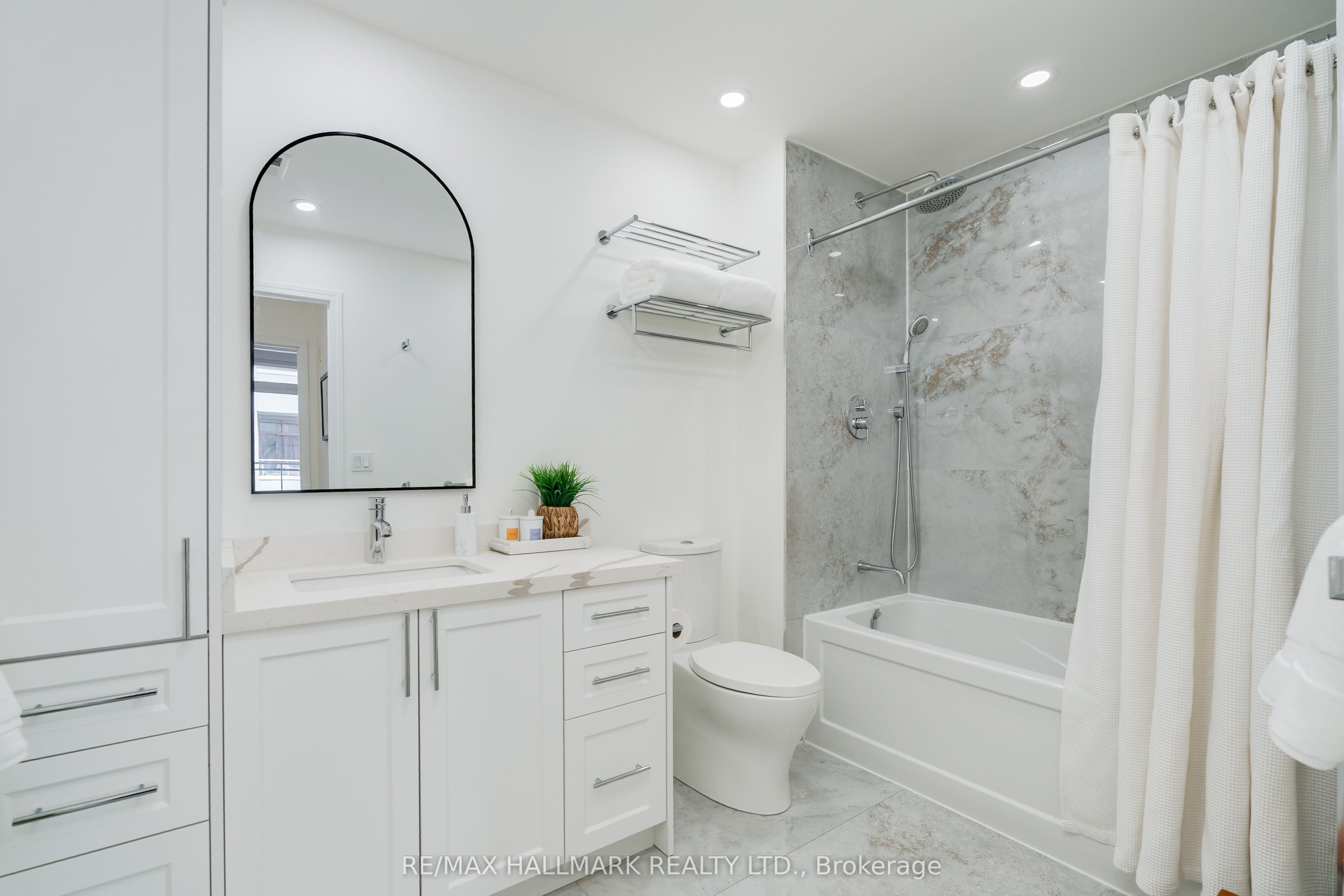 #706 - 980 Yonge Street Property Photo 18