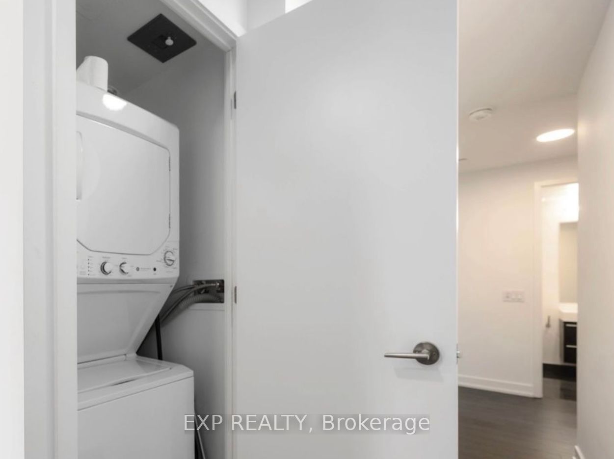 #306 - 39 Roehampton Avenue Property Photo 7