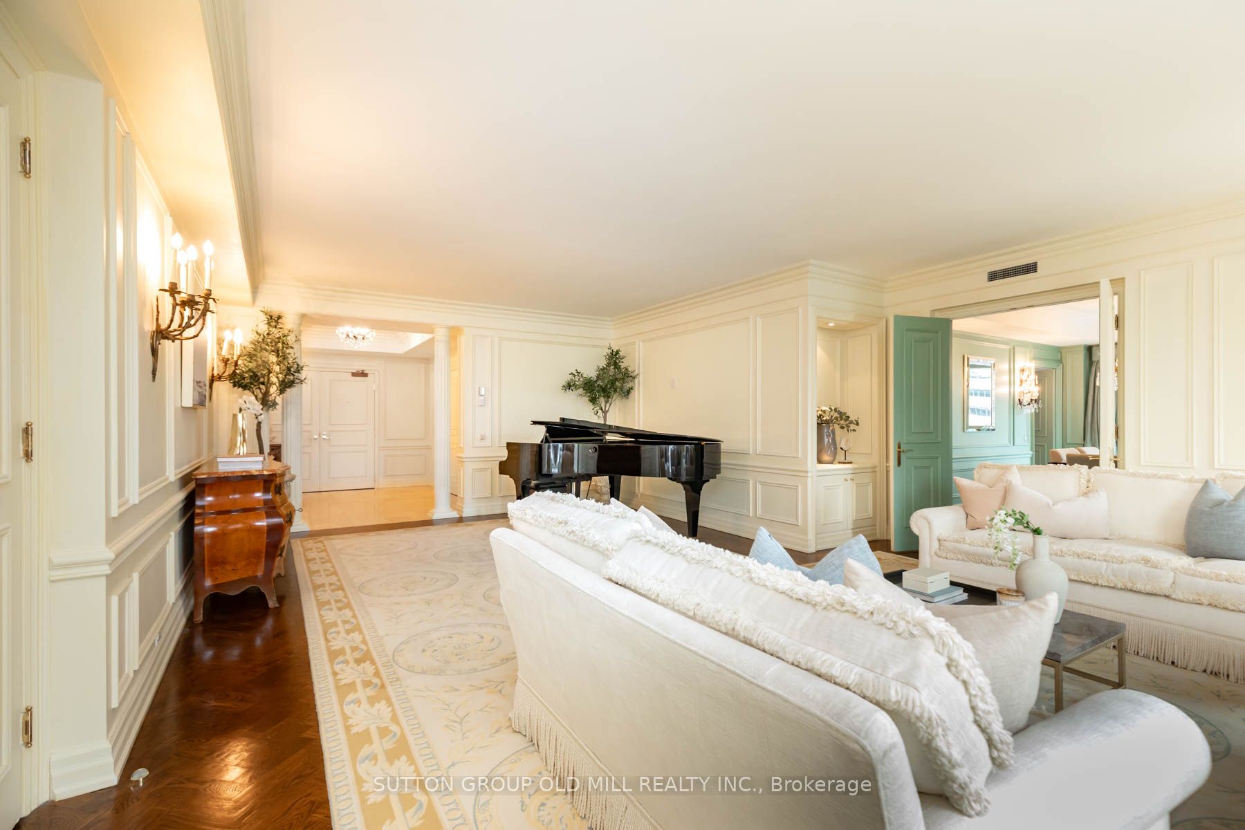 #700 - 38 Avenue Road Property Photo 5