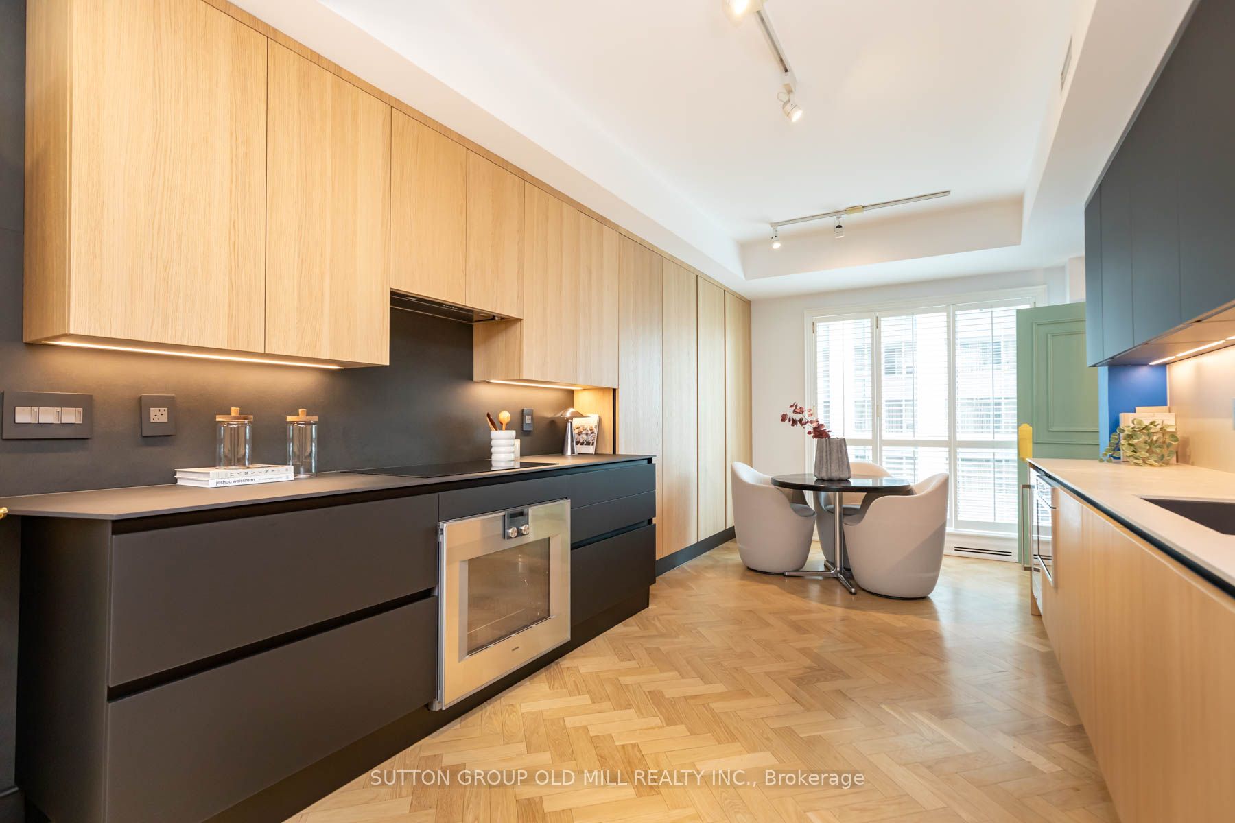 #700 - 38 Avenue Road Property Photo 16