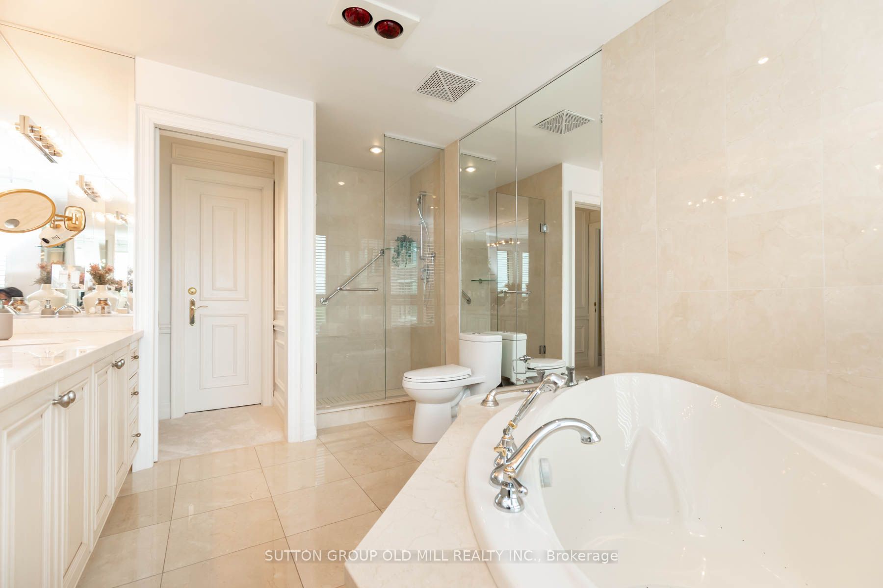 #700 - 38 Avenue Road Property Photo 23