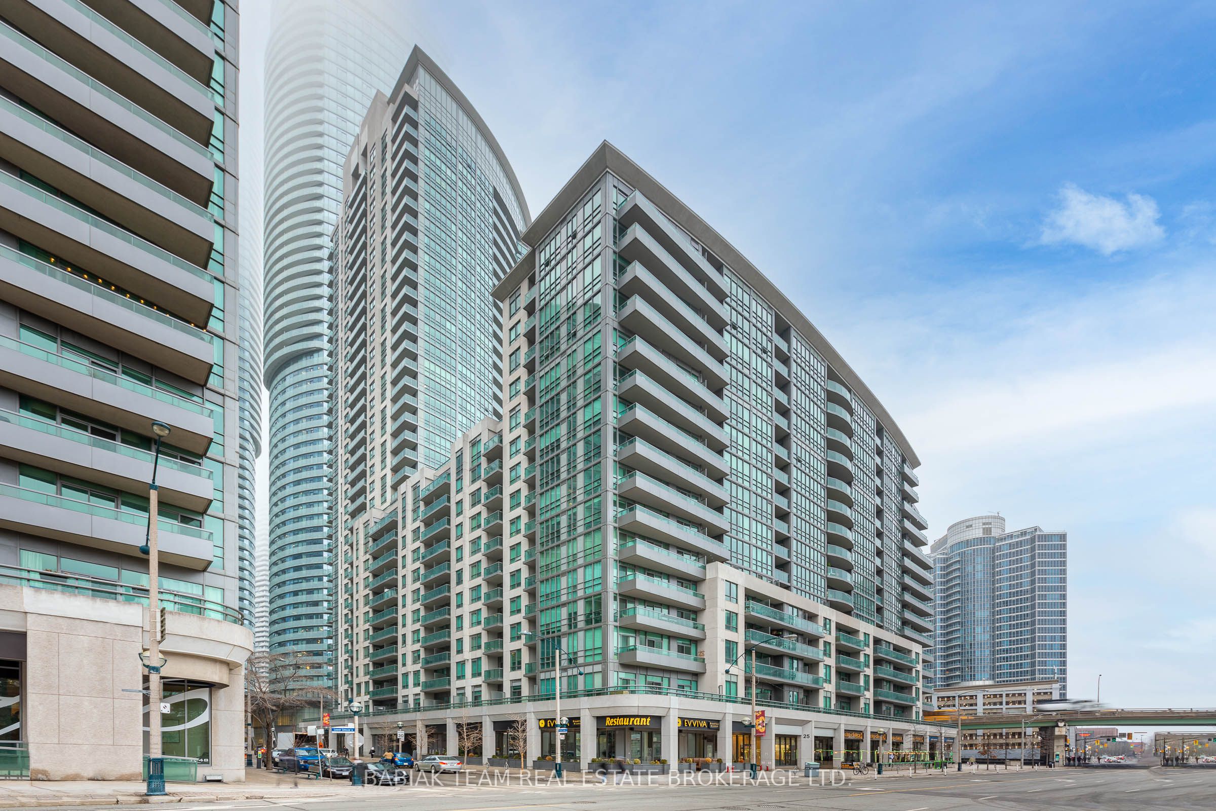 #1015 - 25 Lower Simcoe Street Property Photo 1