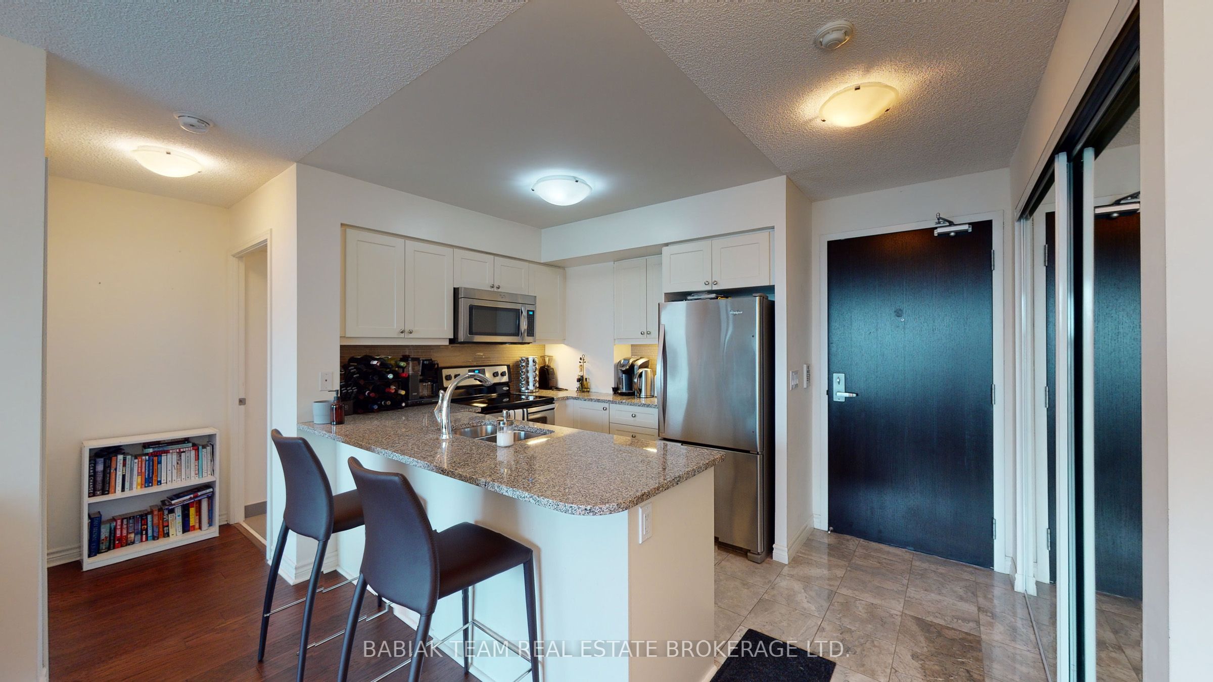 #1015 - 25 Lower Simcoe Street Property Photo 4