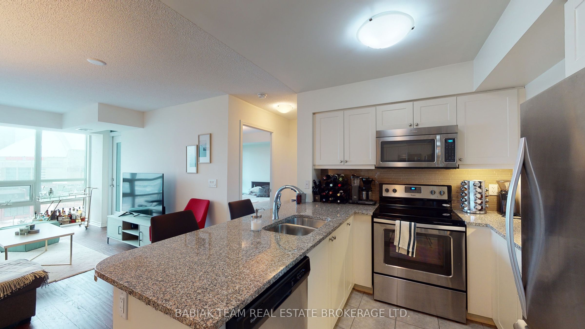 #1015 - 25 Lower Simcoe Street Property Photo 7