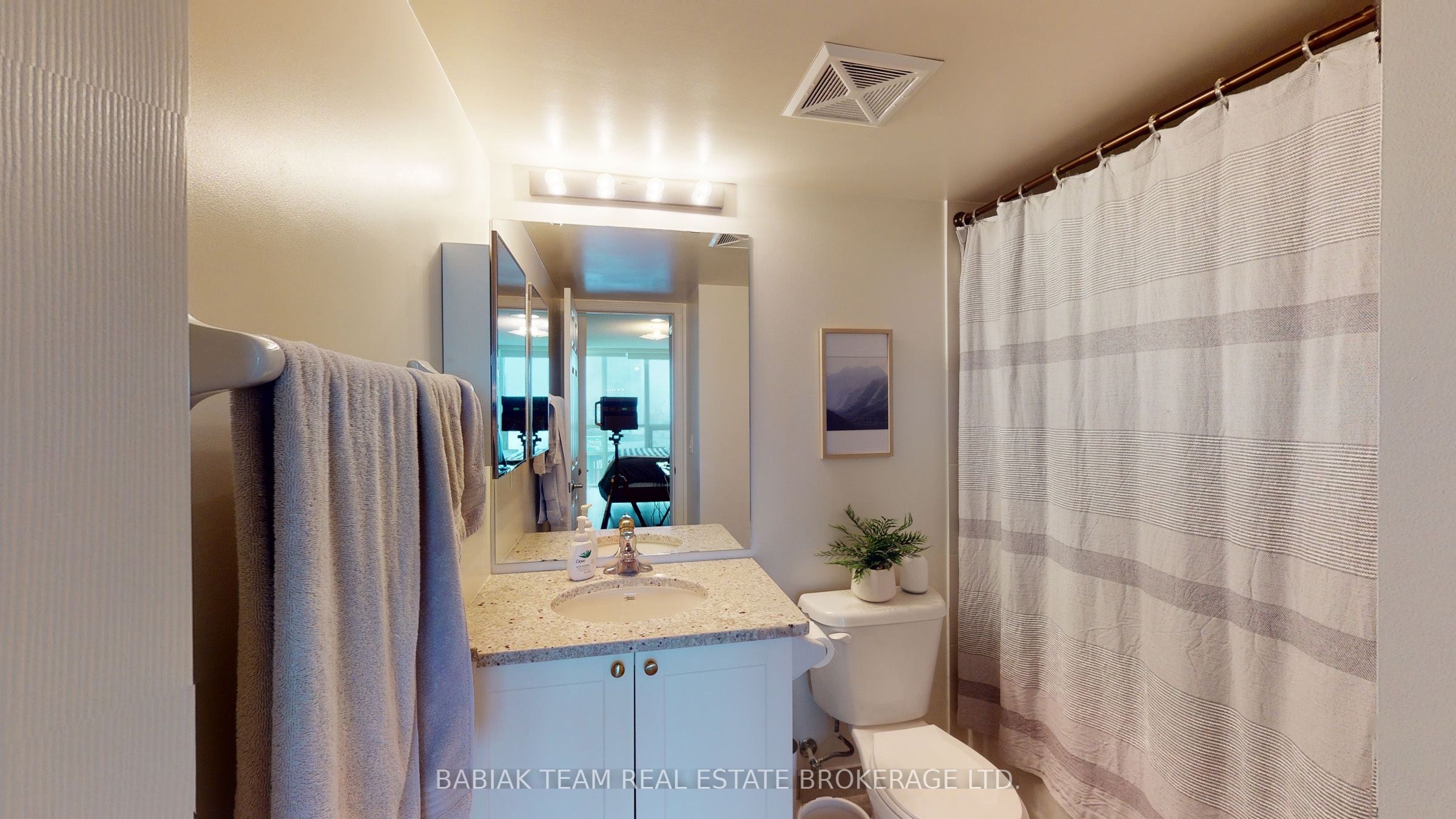 #1015 - 25 Lower Simcoe Street Property Photo 17