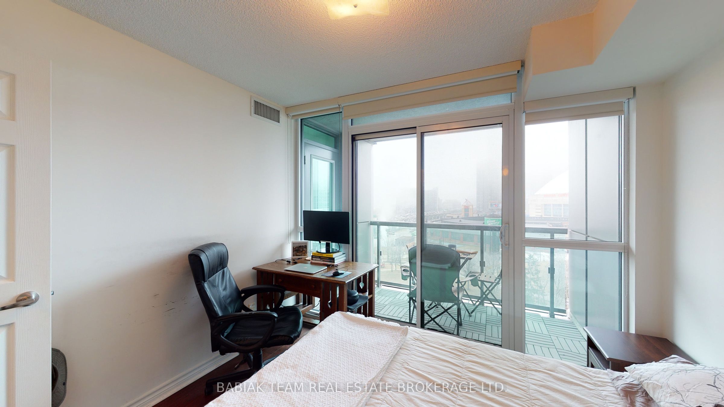 #1015 - 25 Lower Simcoe Street Property Photo 21