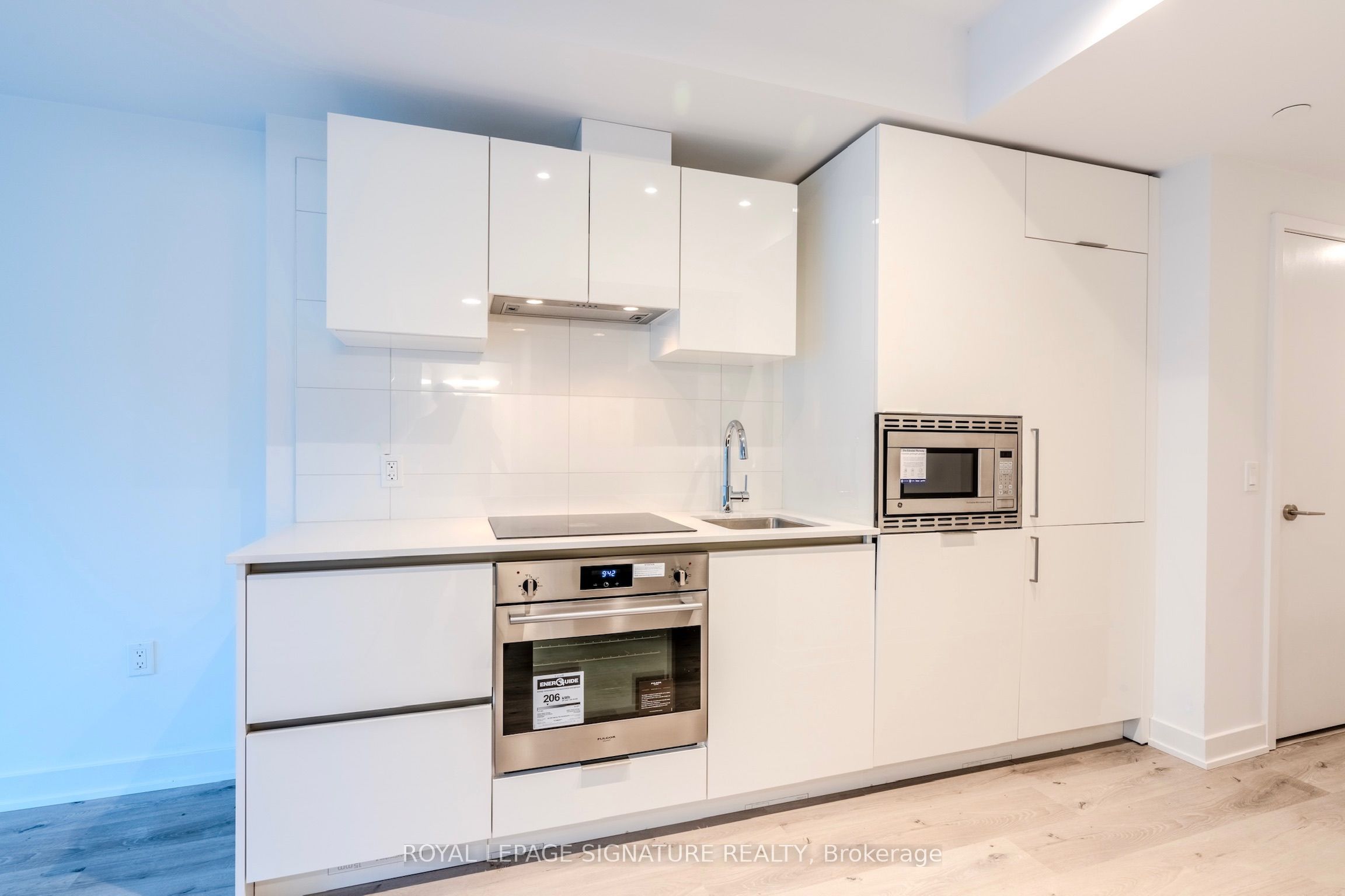 #1532 - 230 Simcoe Street Property Photo 3