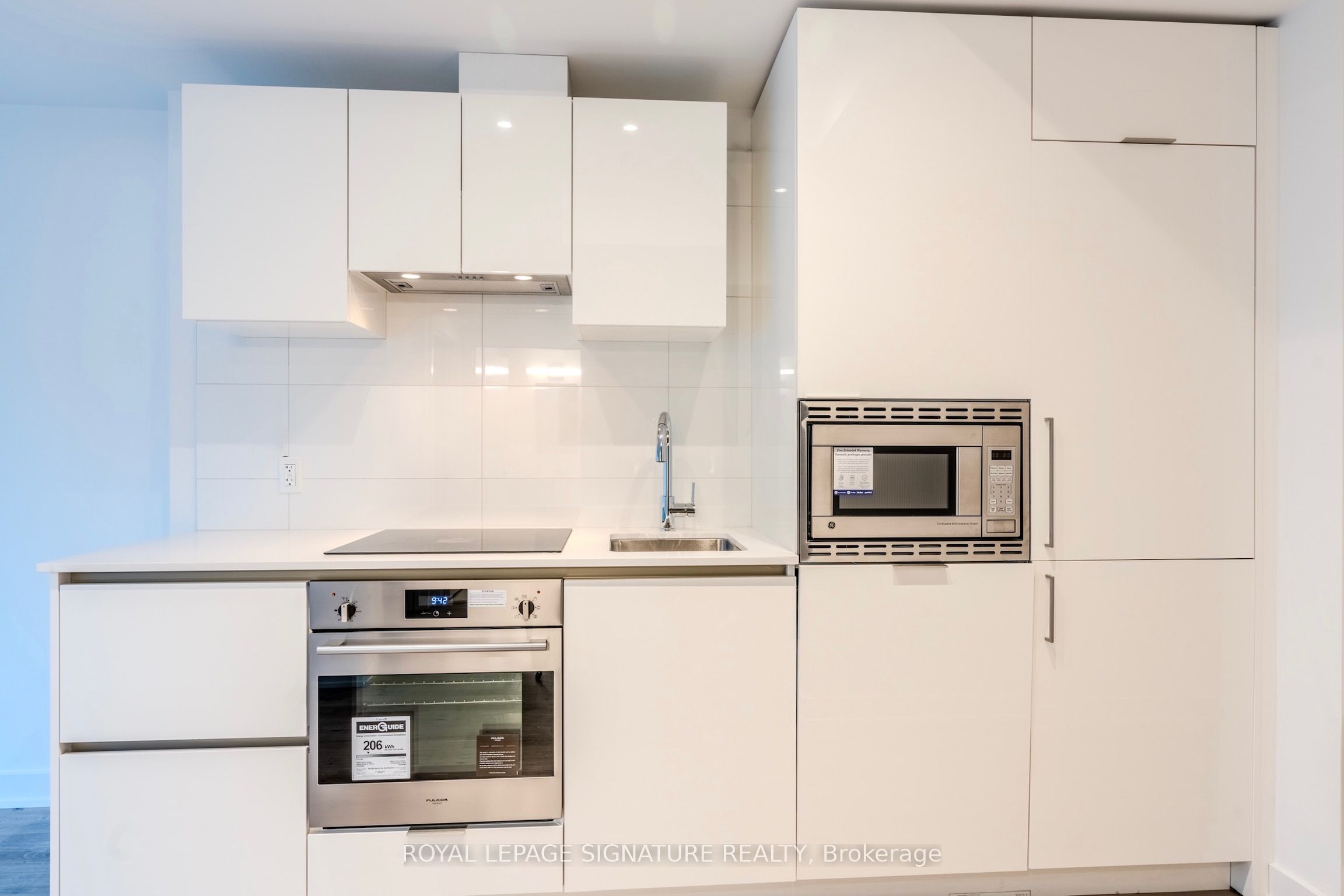 #1532 - 230 Simcoe Street Property Photo 4