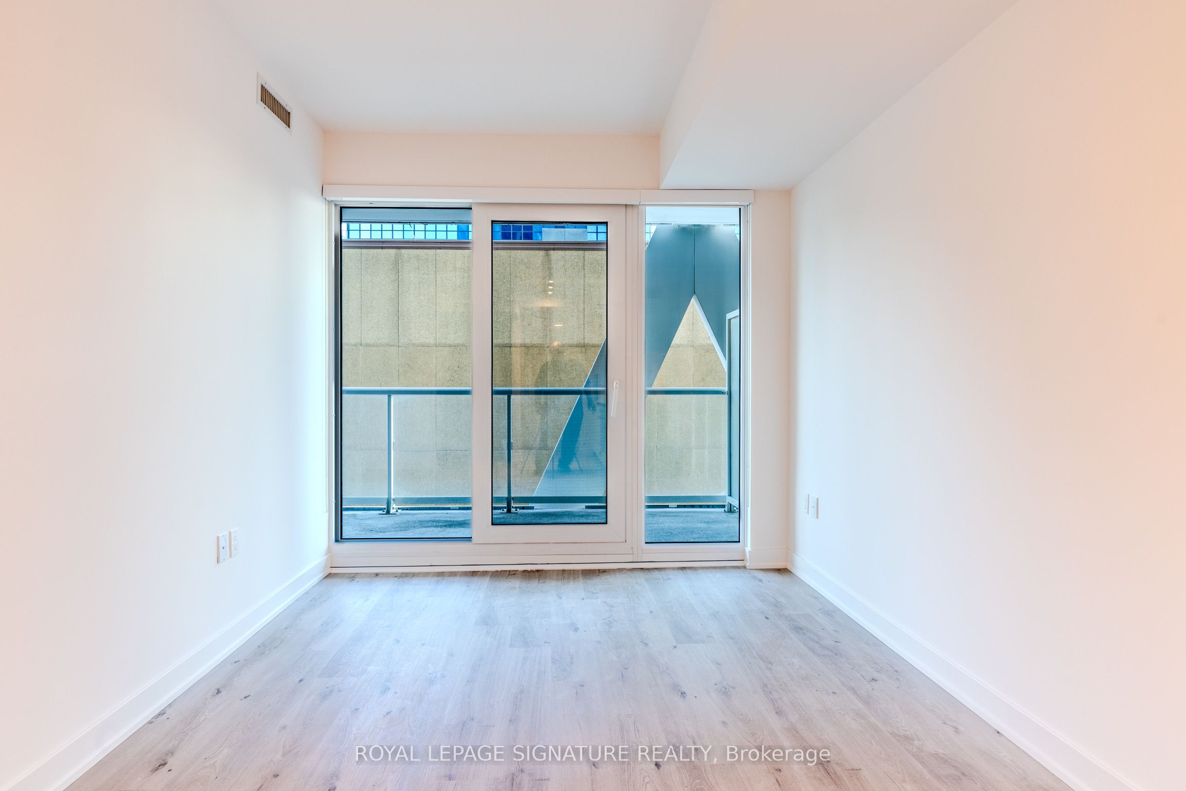 #1532 - 230 Simcoe Street Property Photo 5
