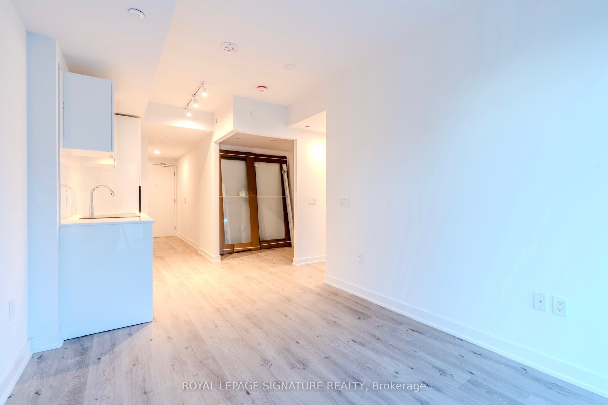 #1532 - 230 Simcoe Street Property Photo 8