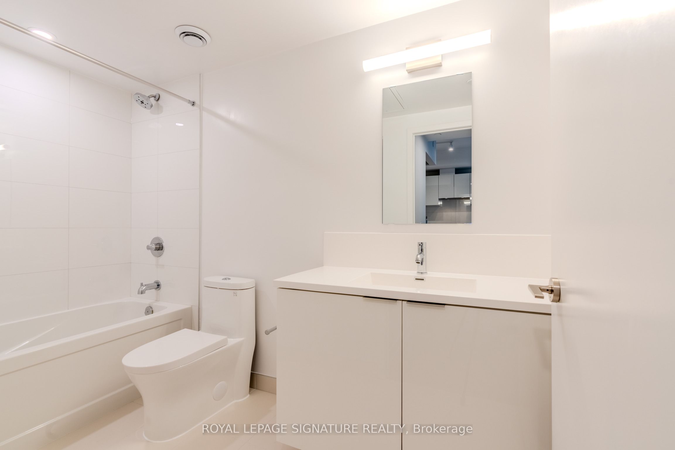 #1532 - 230 Simcoe Street Property Photo 11