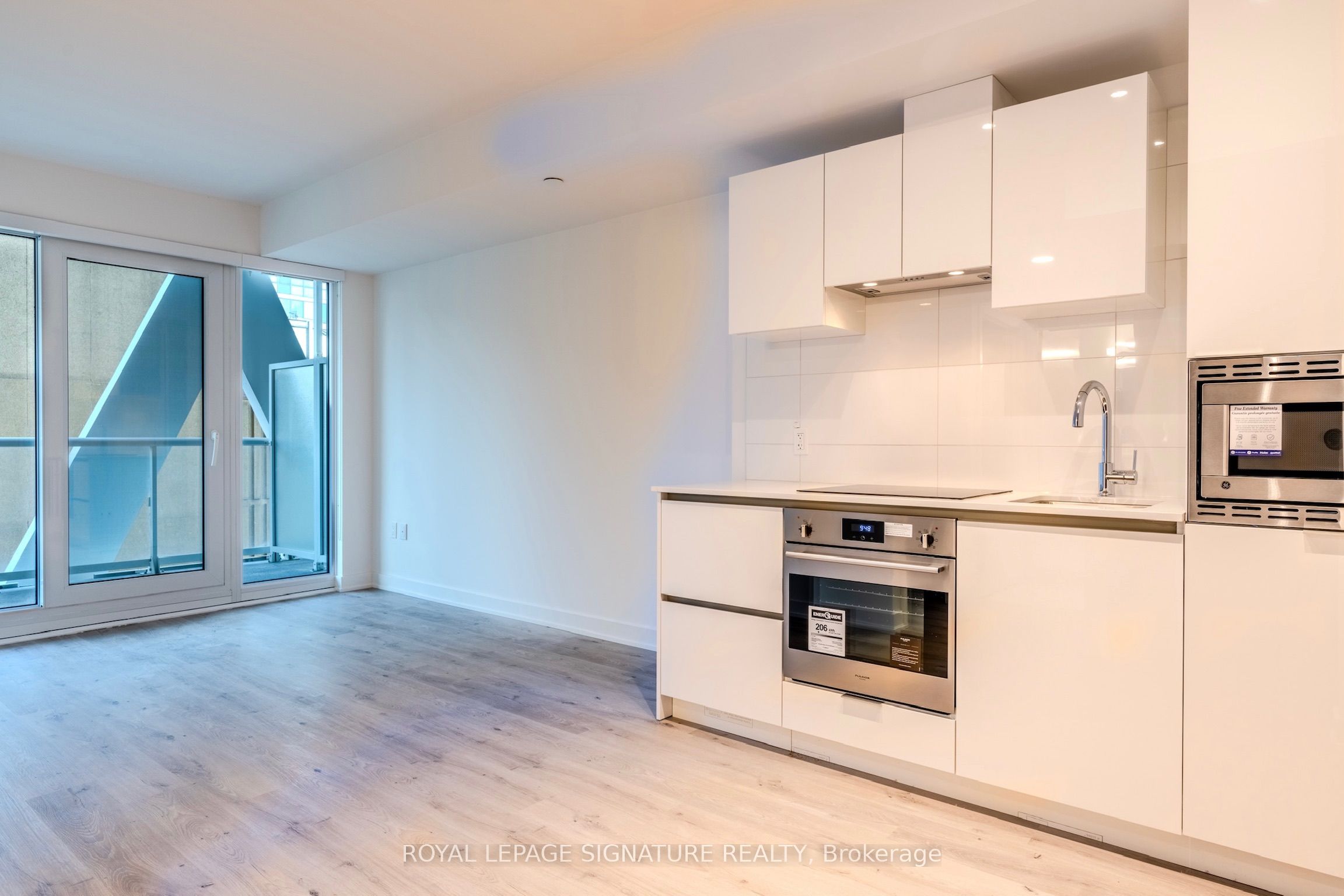 #1532 - 230 Simcoe Street Property Photo 15