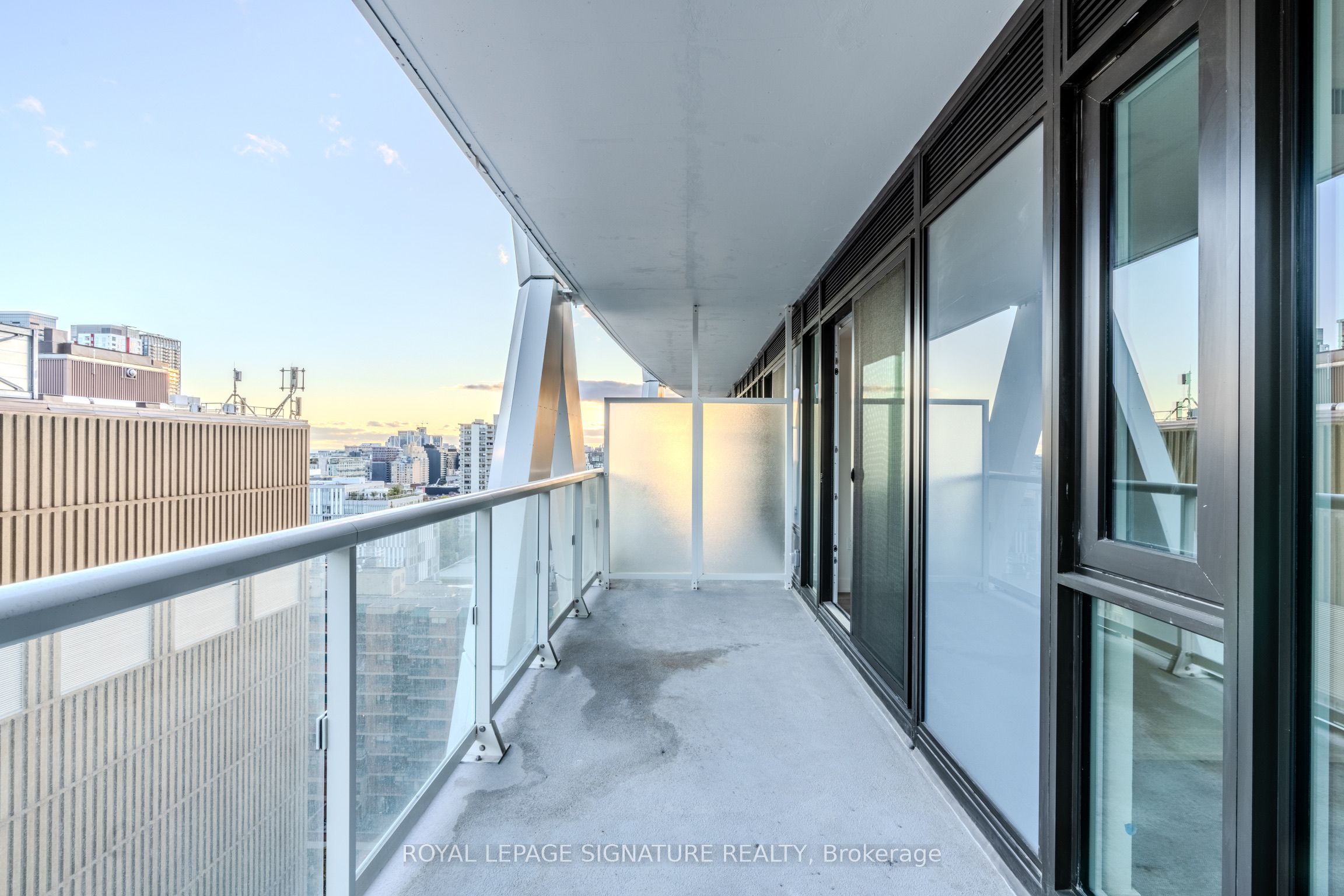 #1532 - 230 Simcoe Street Property Photo 18