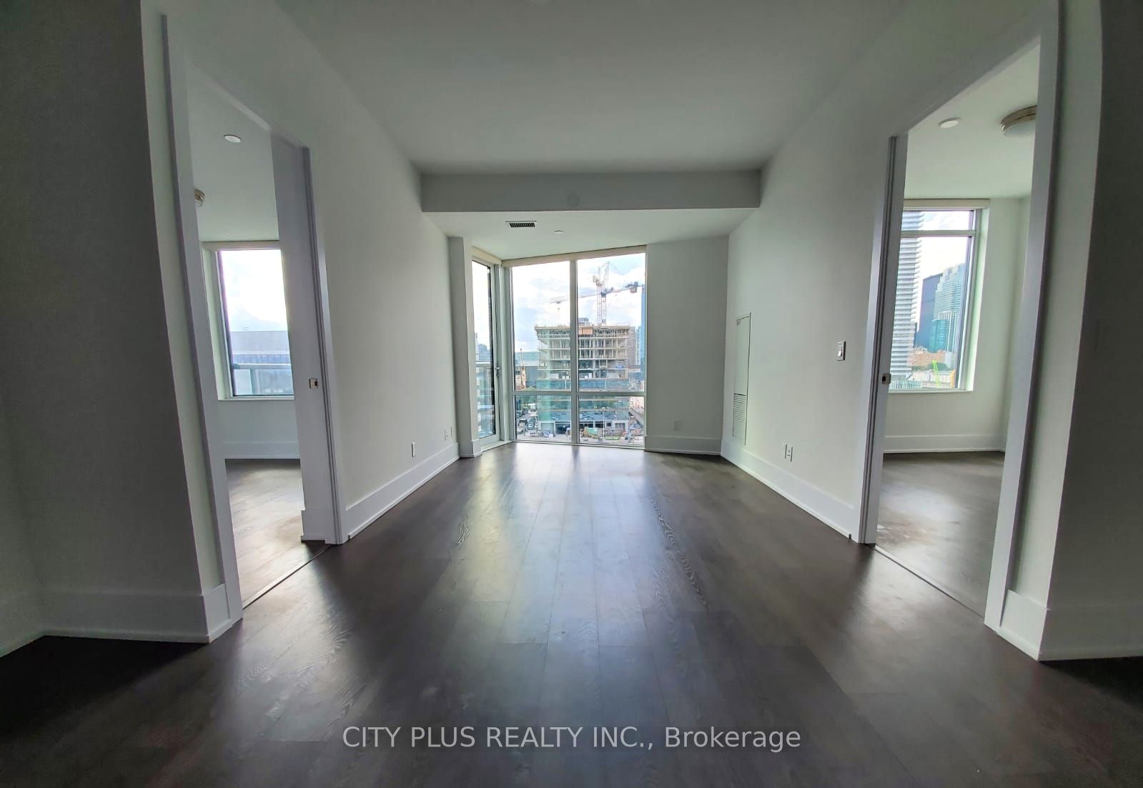 #841 - 15 Merchants' Wharf Property Photo 3