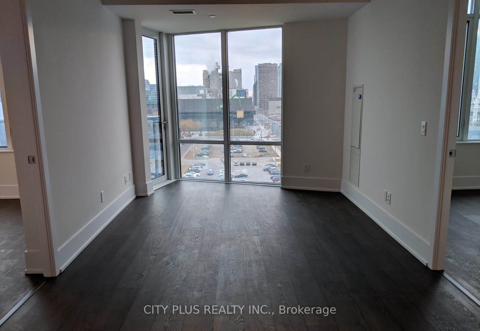 #841 - 15 Merchants' Wharf Property Photo 4
