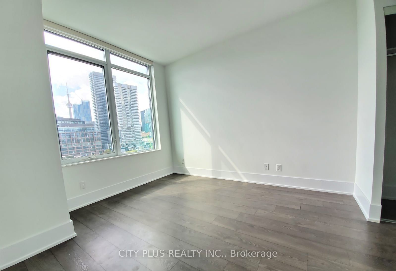 #841 - 15 Merchants' Wharf Property Photo 7
