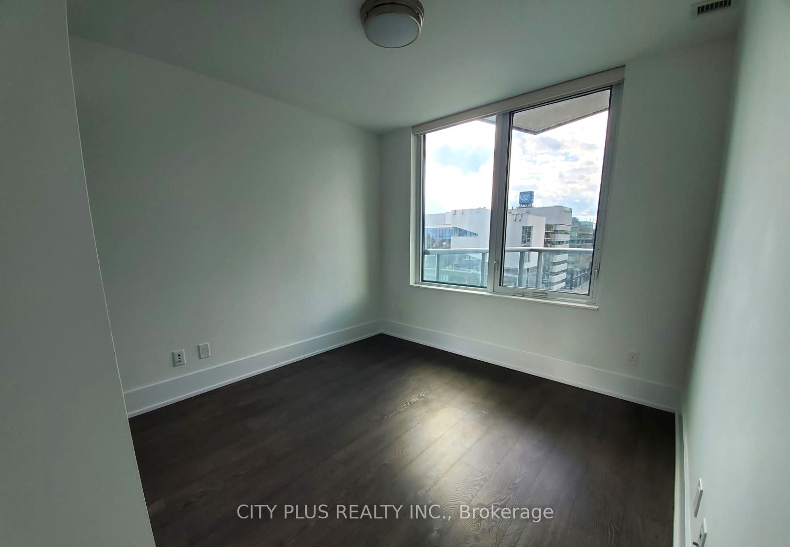 #841 - 15 Merchants' Wharf Property Photo 8
