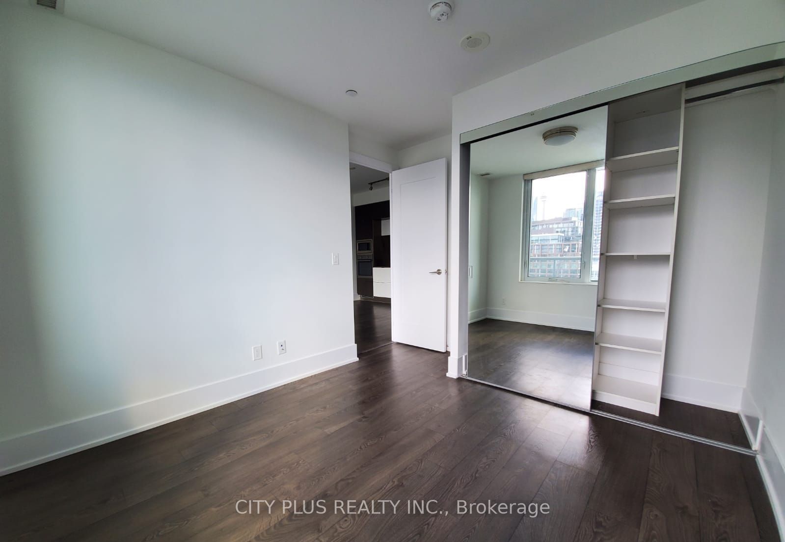 #841 - 15 Merchants' Wharf Property Photo 9