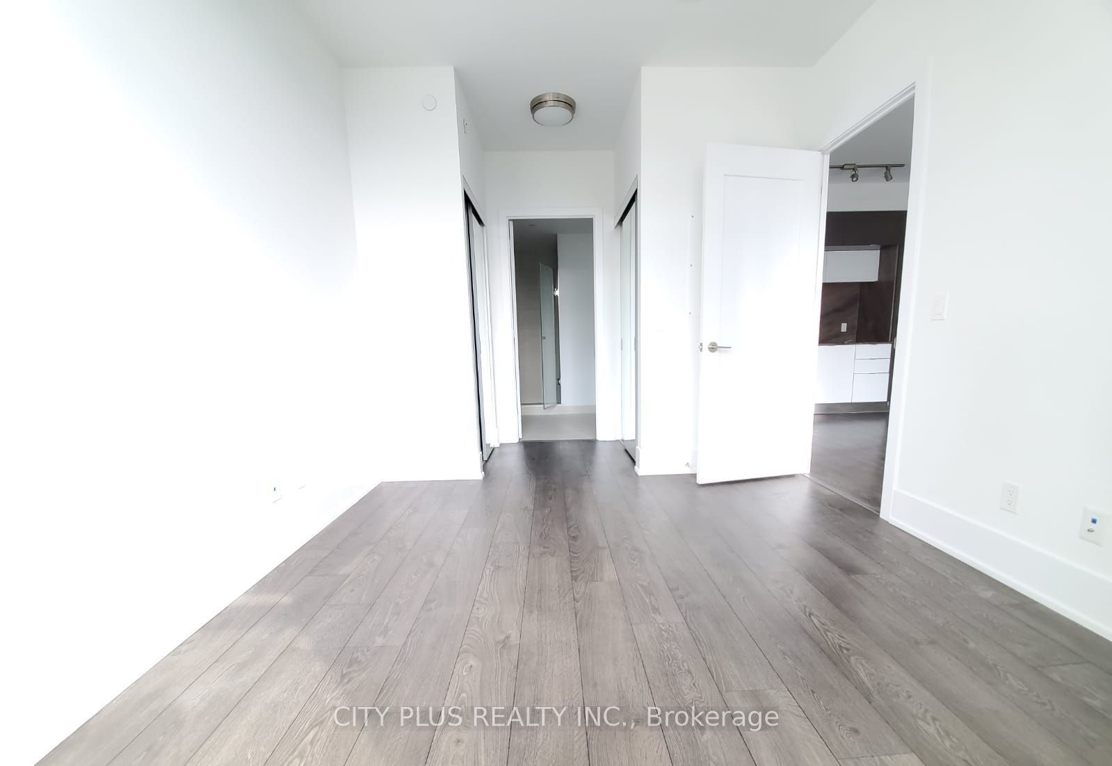 #841 - 15 Merchants' Wharf Property Photo 10