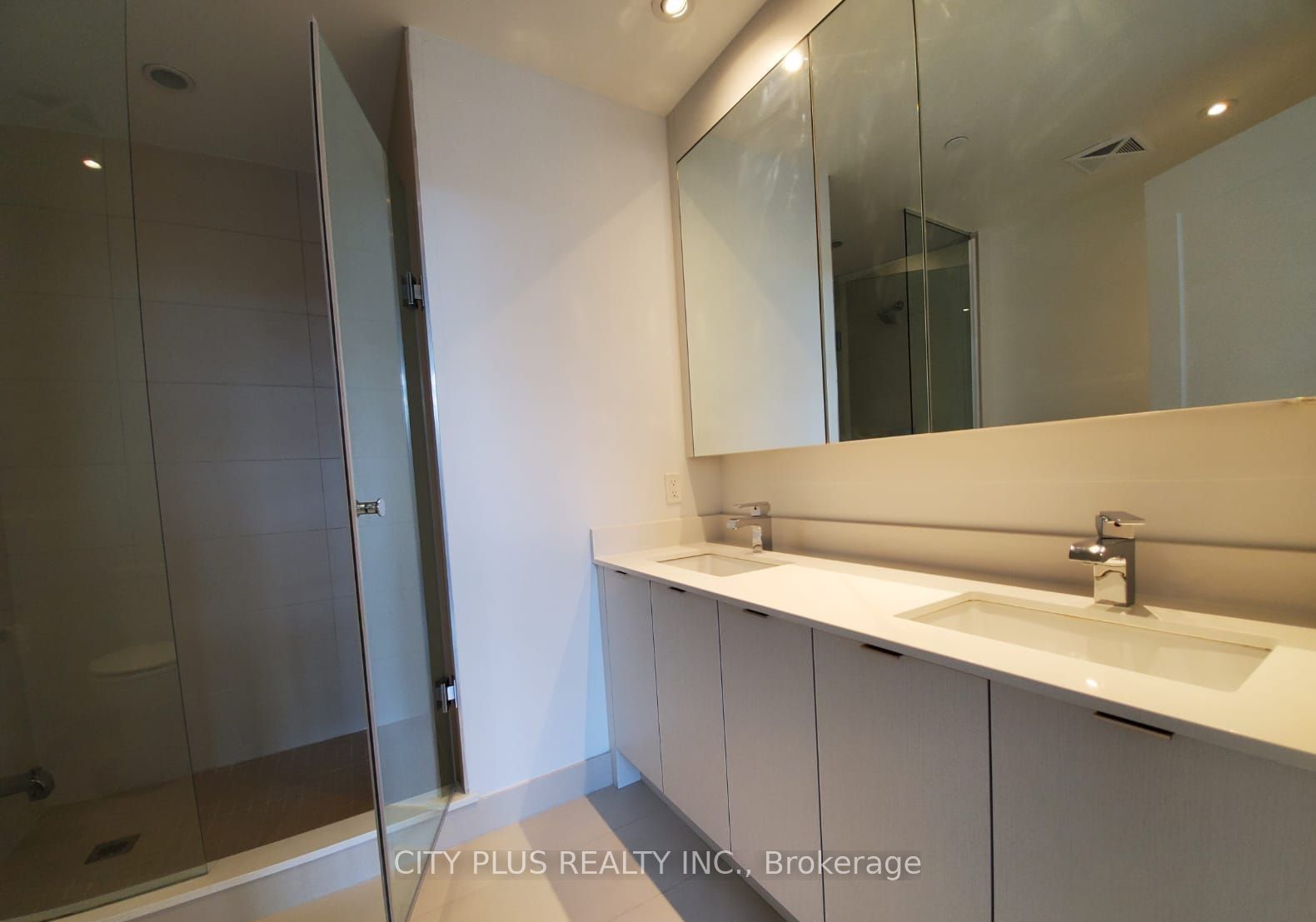 #841 - 15 Merchants' Wharf Property Photo 11