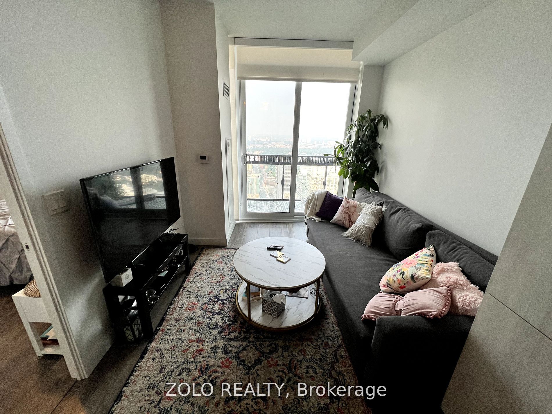 8 Eglinton Avenue E 4709 Property Photo 3