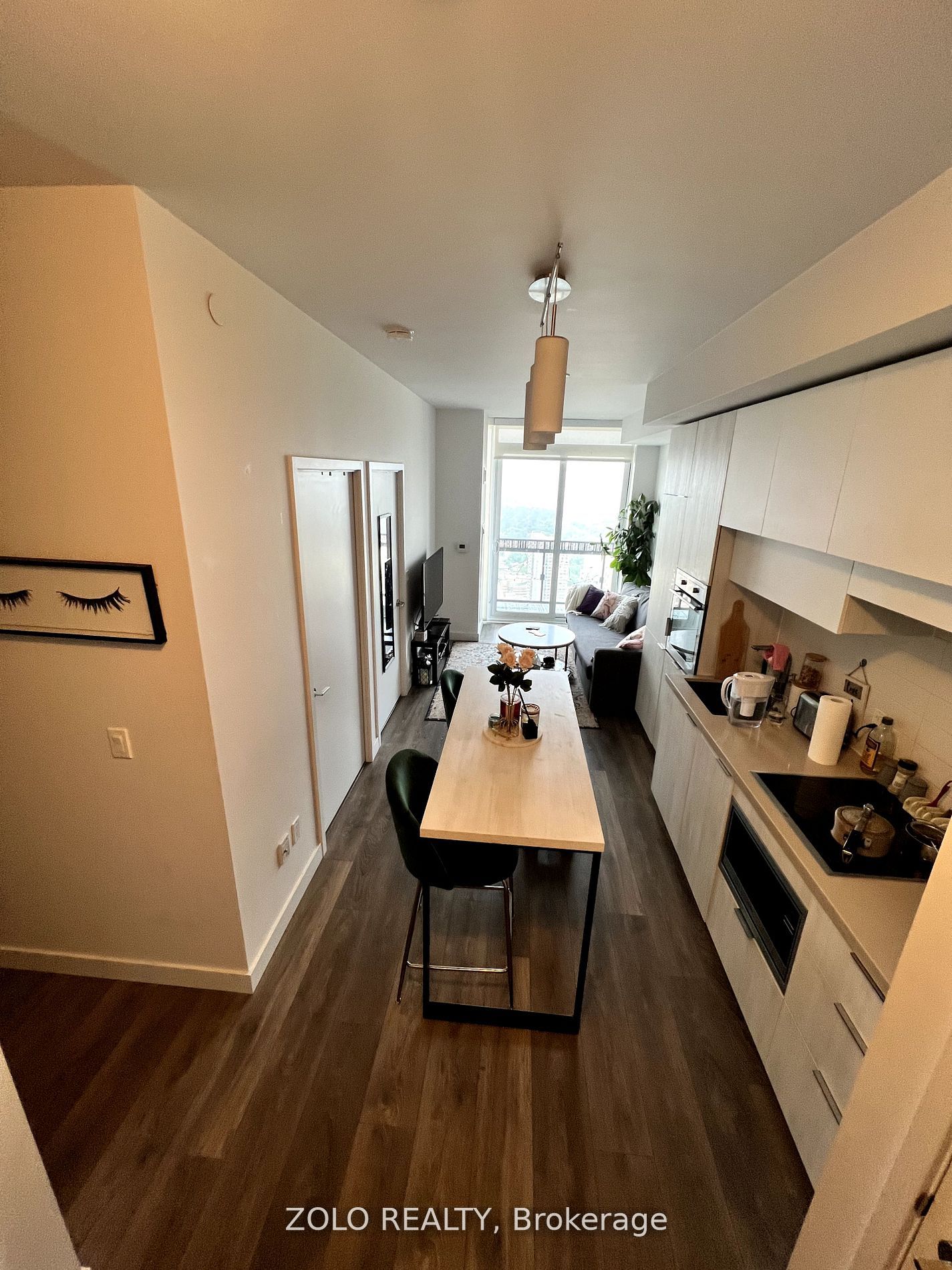 8 Eglinton Avenue E 4709 Property Photo 6