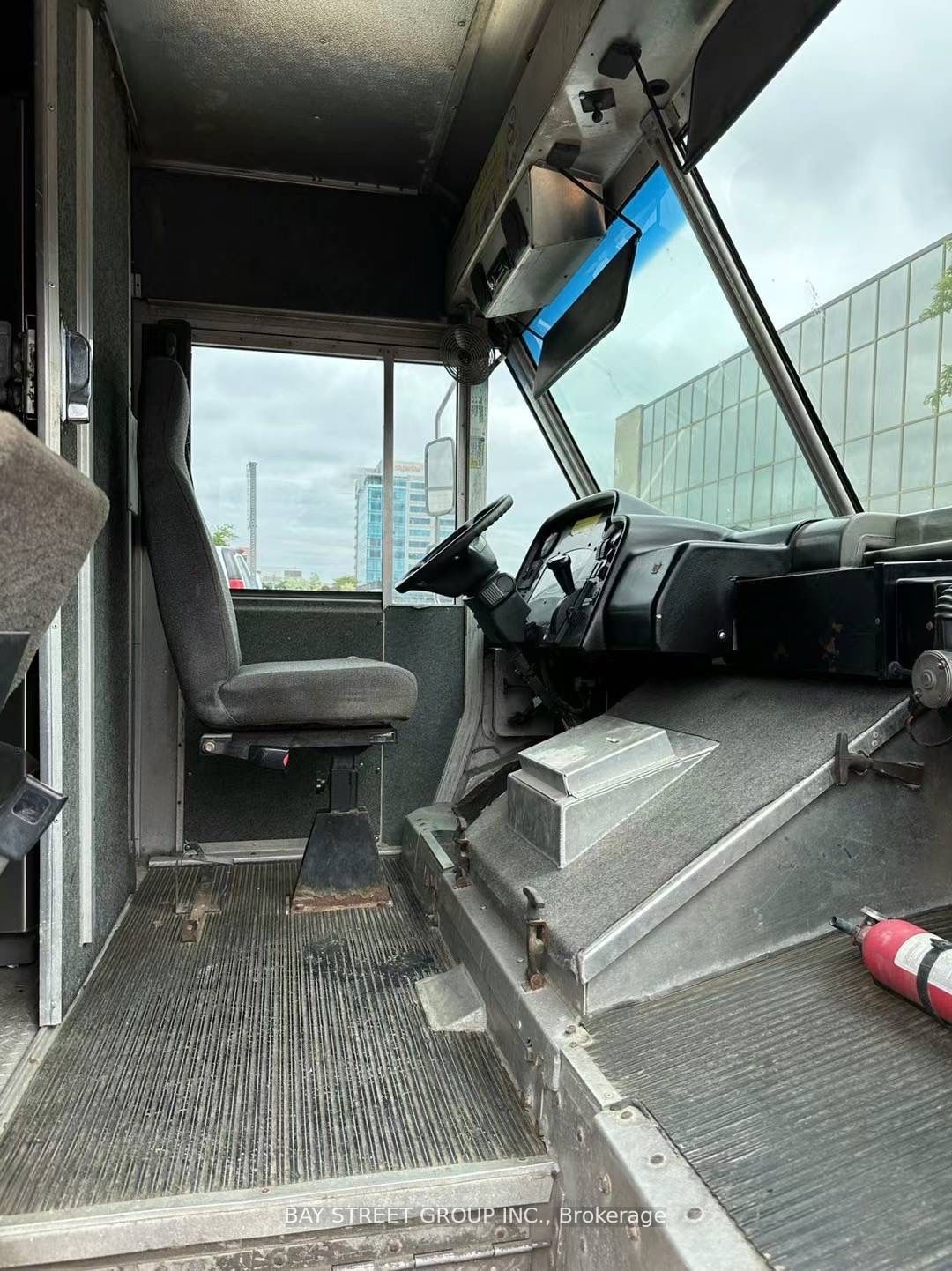 510 Yonge Street Truck Property Photo 2