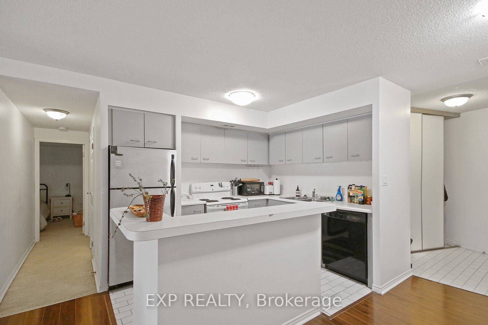 25 The Esplanade N/a 808 Property Photo 6
