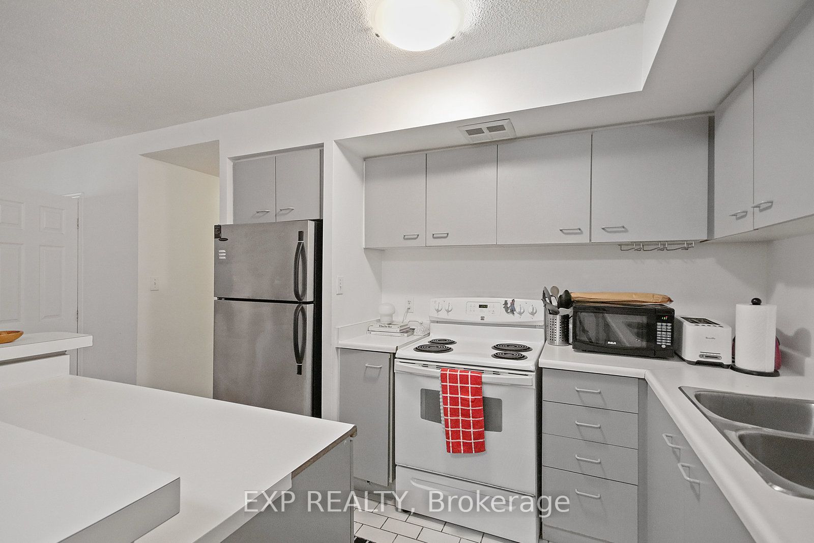 25 The Esplanade N/a 808 Property Photo 8