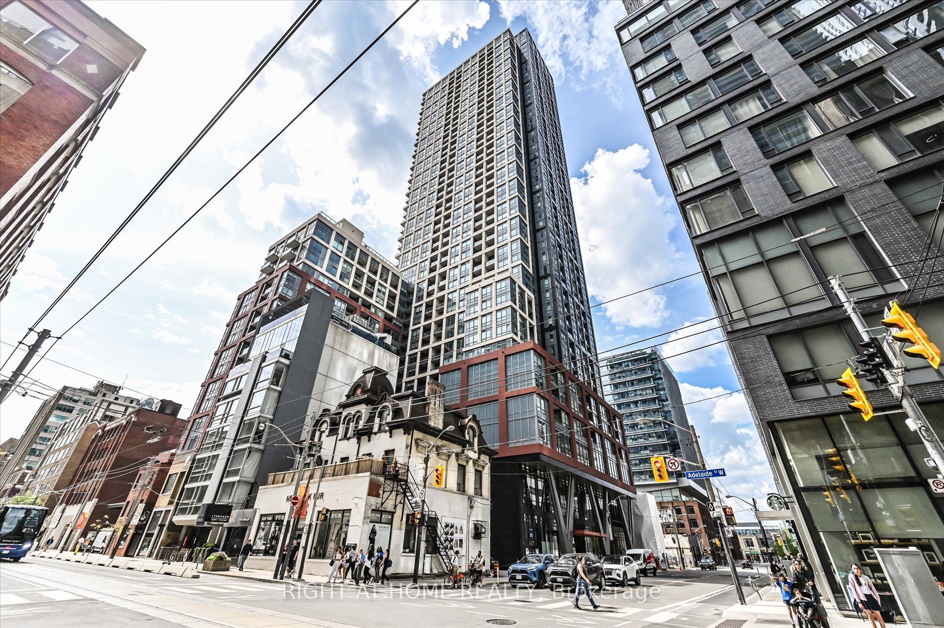 #825 - 108 Peter Street Property Photo 1